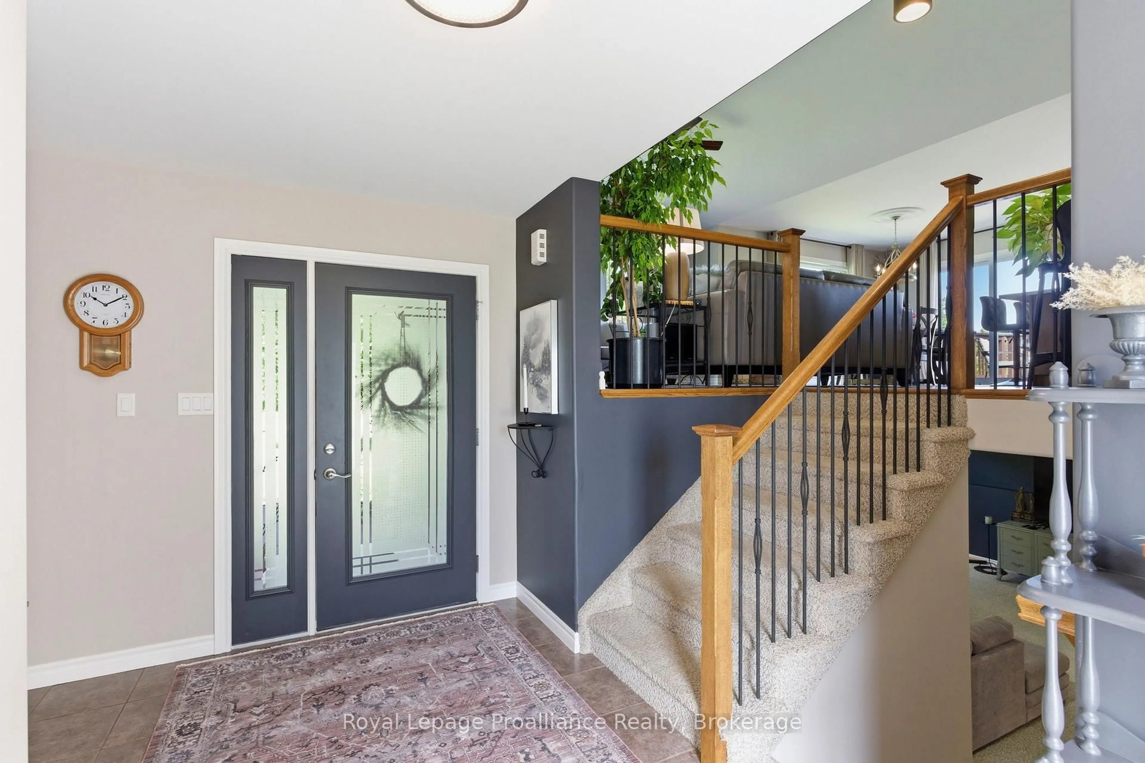Indoor entryway for 561 STACEY Rd, Quinte West Ontario K0K 3M0