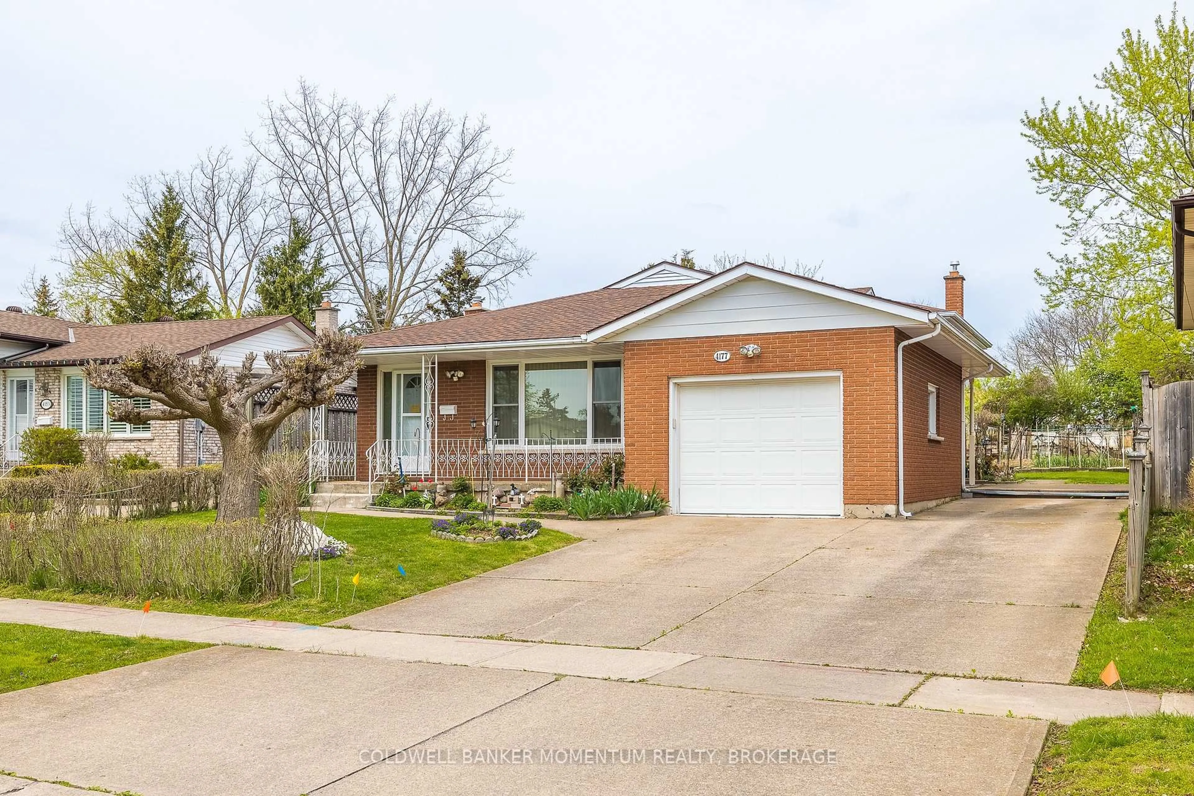 Home with brick exterior material, street for 4177 BROOKDALE Dr, Niagara Falls Ontario L2H 2A9