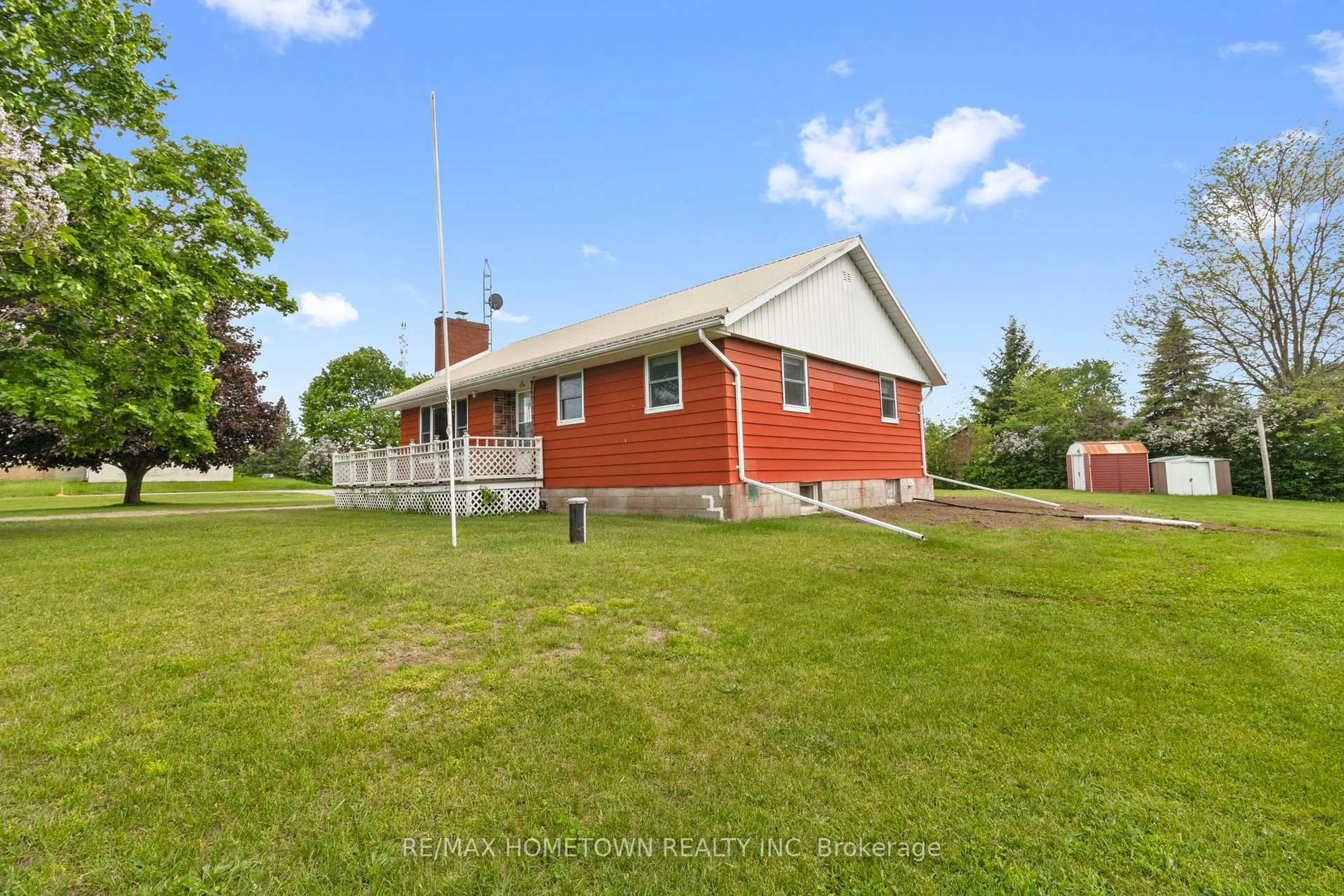A pic from outside/outdoor area/front of a property/back of a property/a pic from drone, building for 4706 County Road 18 Rd, Augusta Ontario K0E 1T0