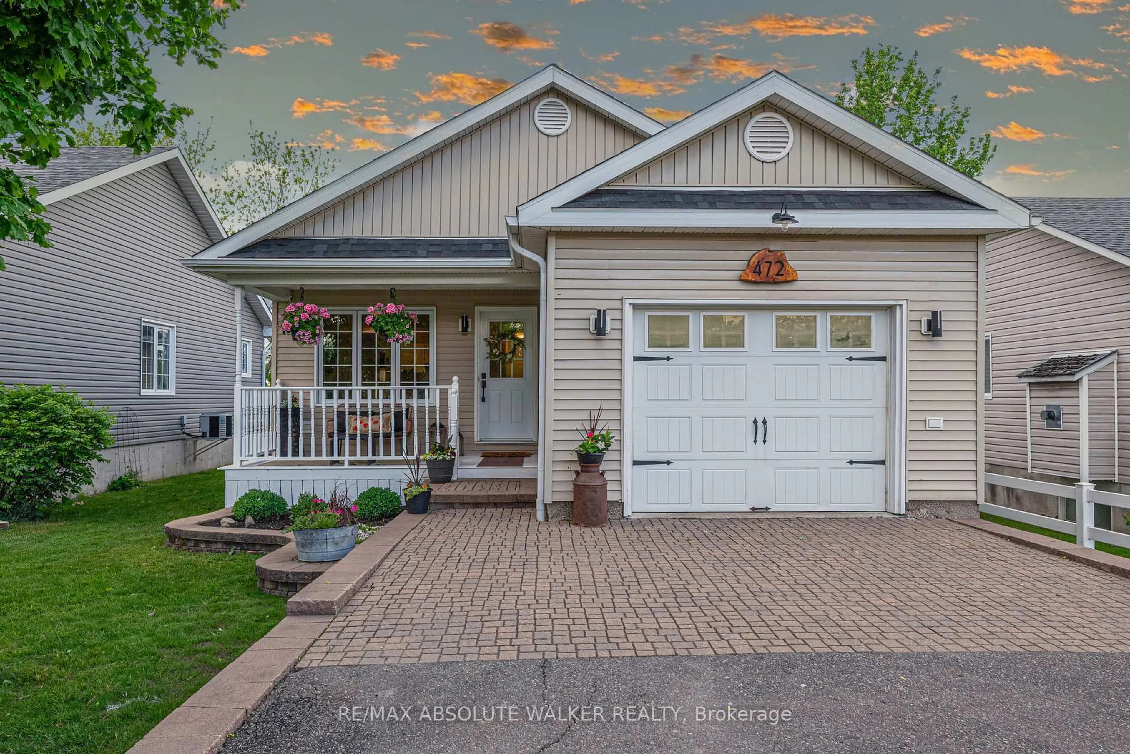 Home with vinyl exterior material, street for 472 North St, North Dundas Ontario K0C 2K0