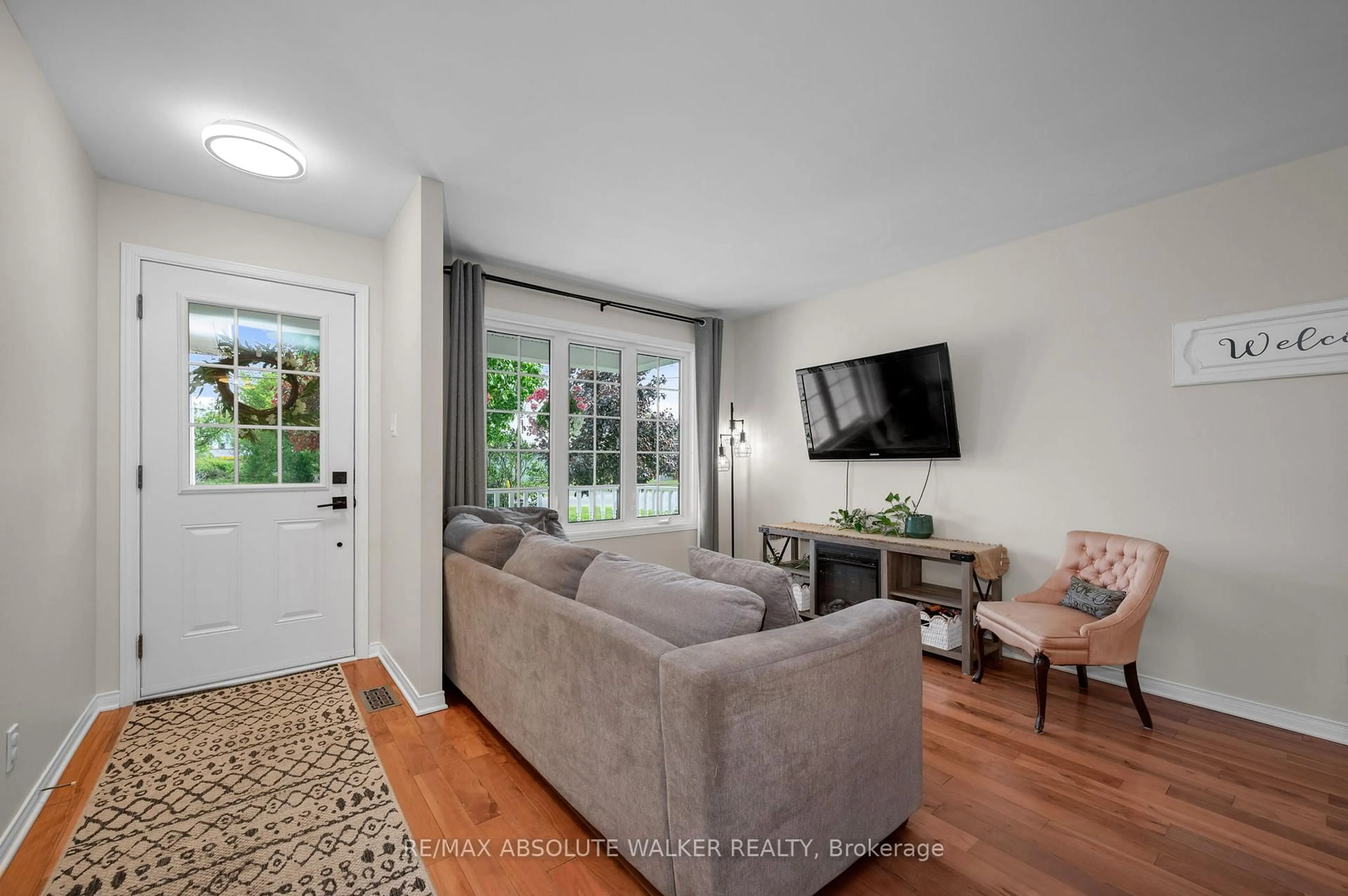 Living room with furniture, unknown for 472 North St, North Dundas Ontario K0C 2K0