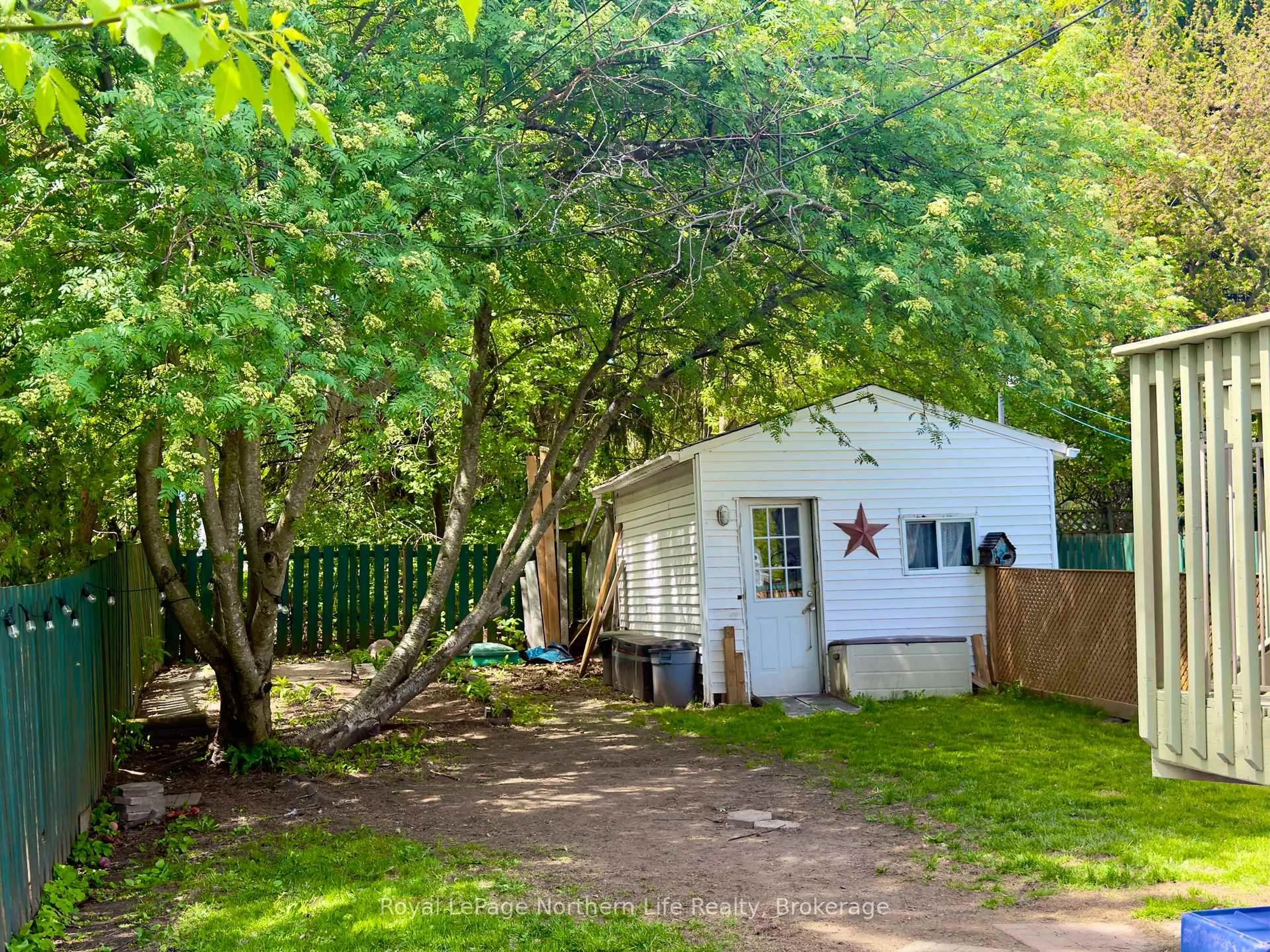 Unknown for 433 O'Brien St, North Bay Ontario P1B 5W2