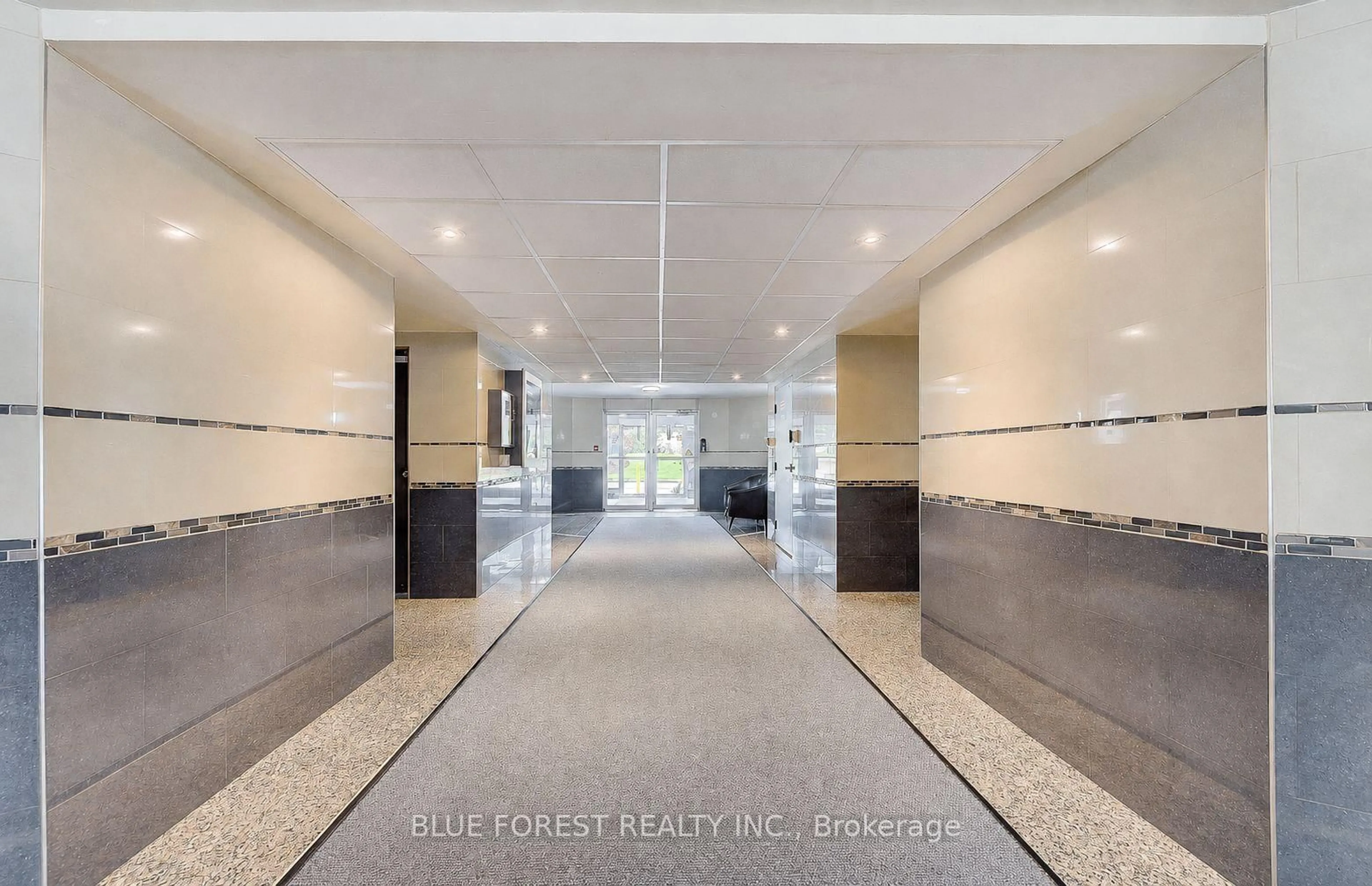 Indoor foyer for 1105 Jalna Blvd #1506, London South Ontario N6E 2S9