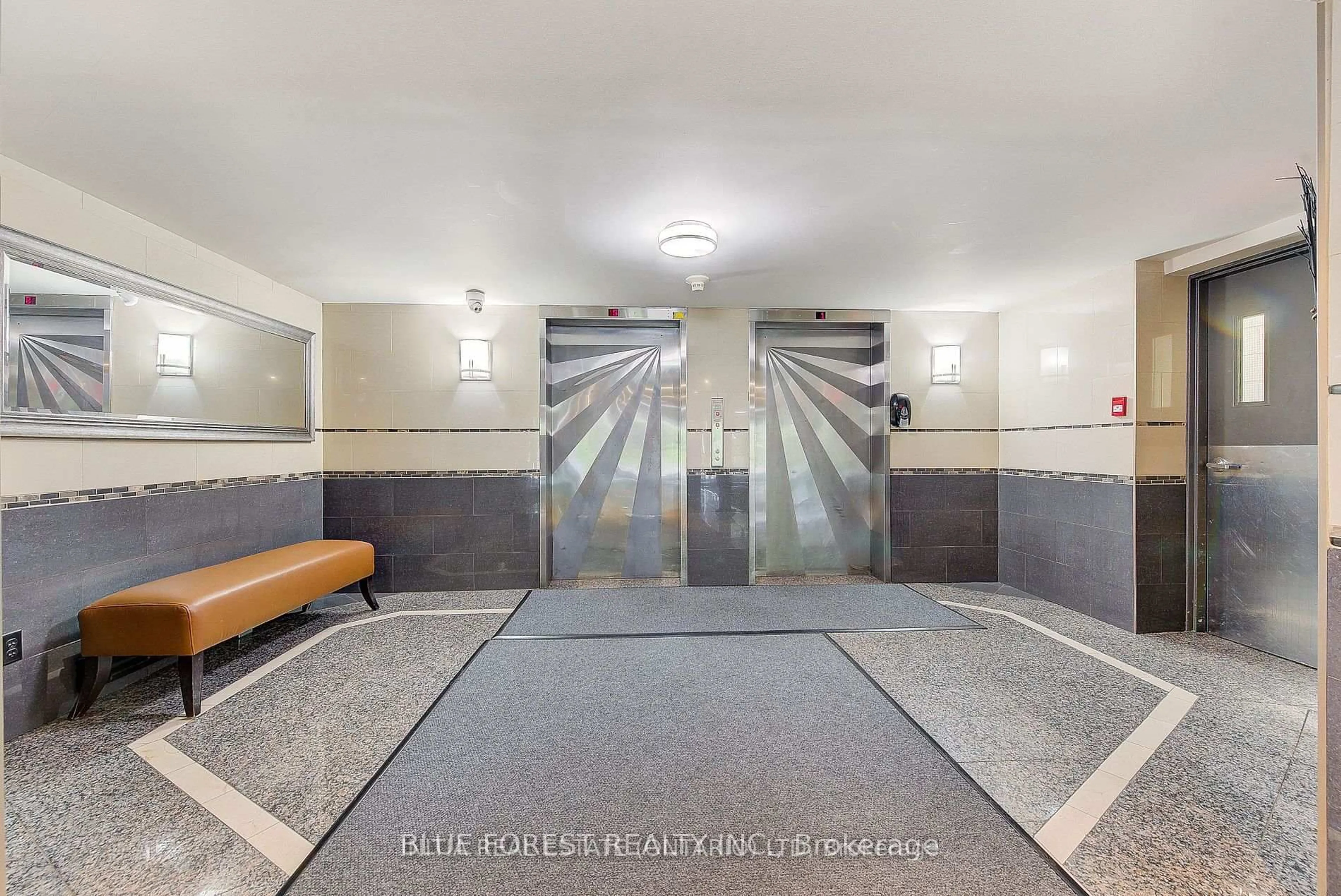 Indoor foyer for 1105 Jalna Blvd #1506, London South Ontario N6E 2S9