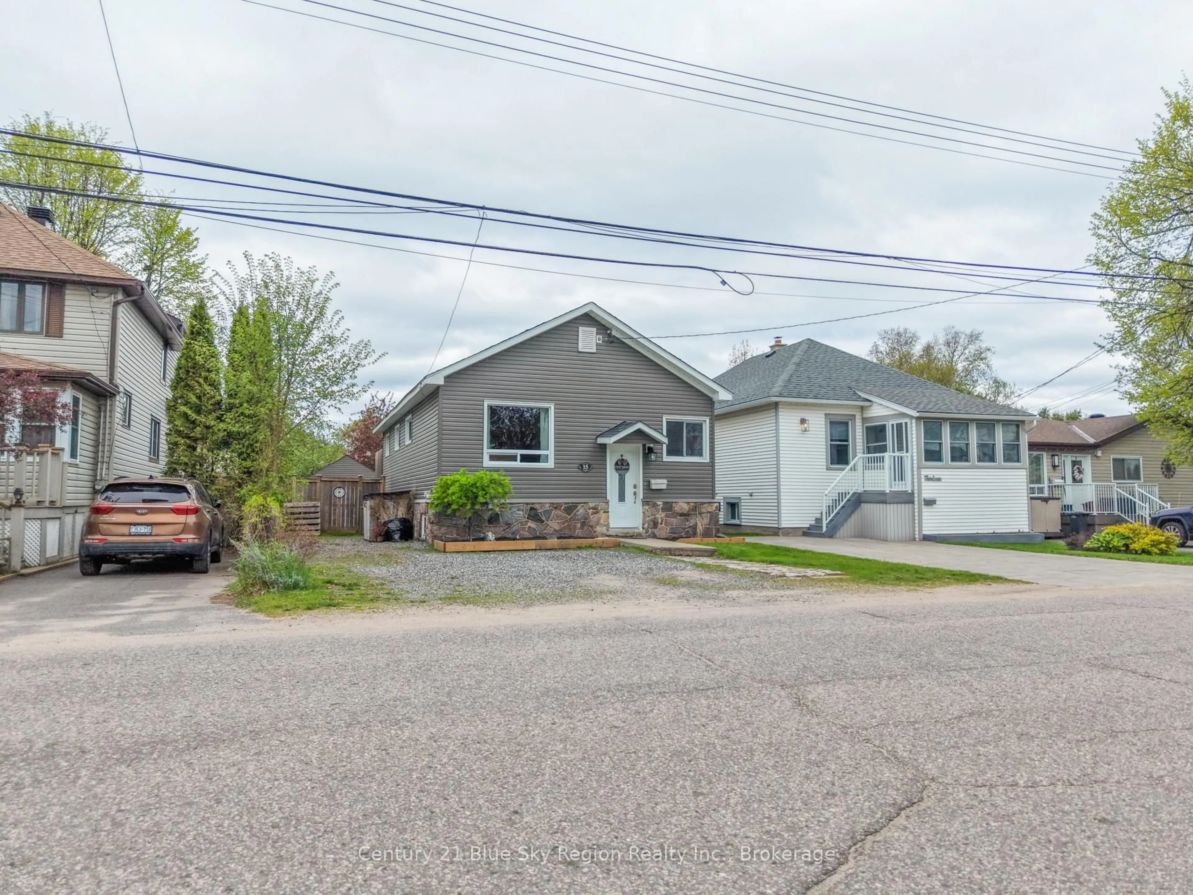 A pic from outside/outdoor area/front of a property/back of a property/a pic from drone, street for 15 Pollard Ave, North Bay Ontario P1A 1Z4