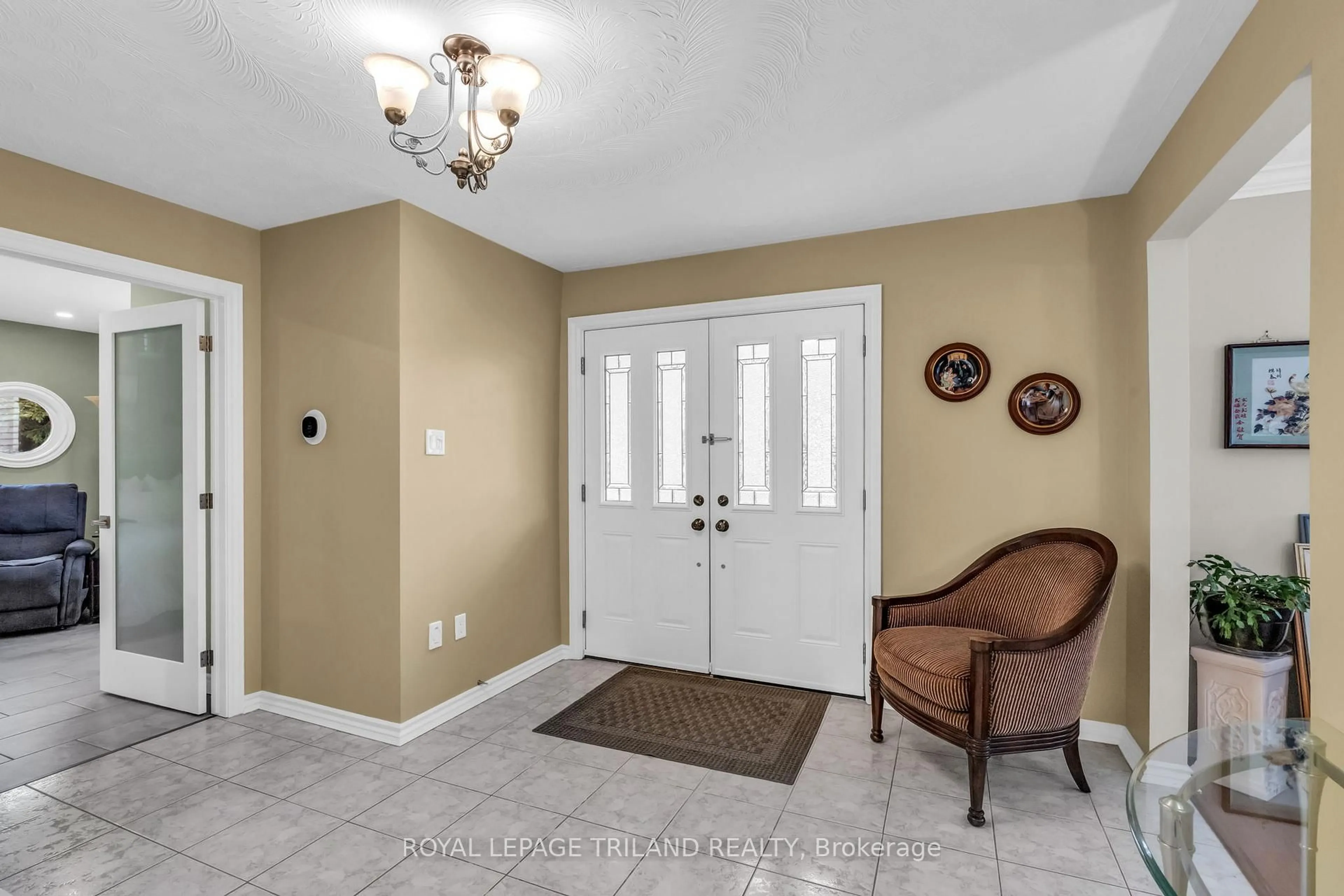 Indoor entryway for 26 NORTHCREST Dr, London North Ontario N5X 3V8