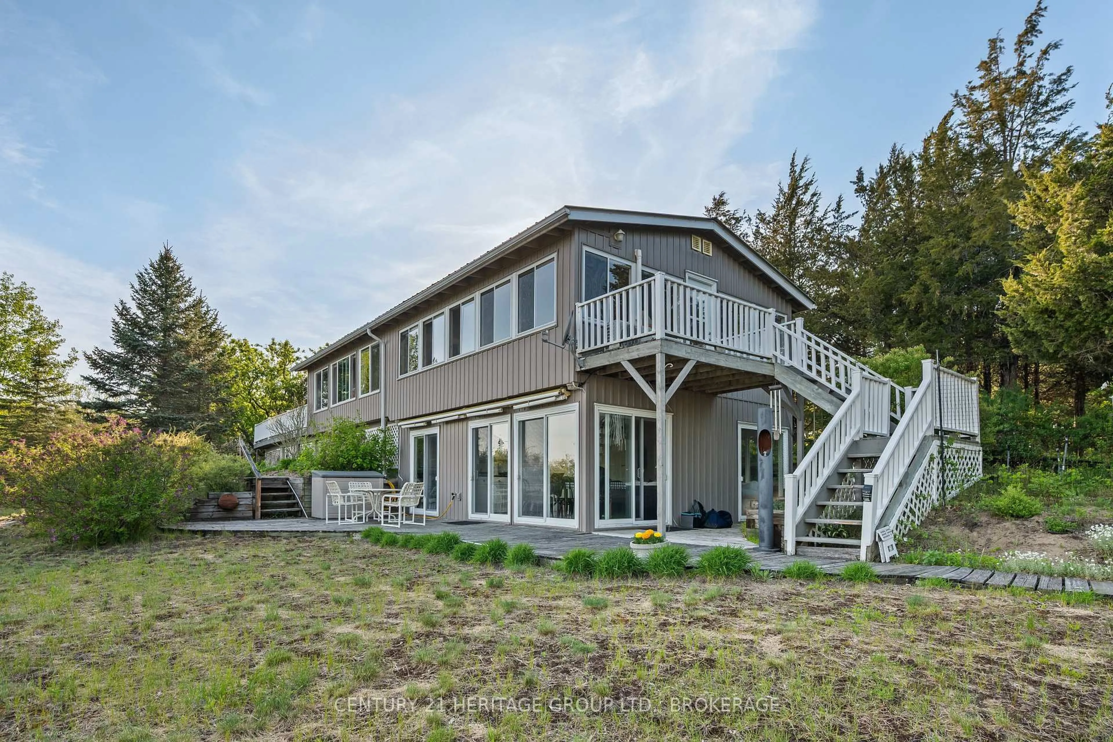Home with vinyl exterior material, water/lake/river/ocean view for 700 Tar Island Rd, Leeds and the Thousand Islands Ontario K6H 5R7