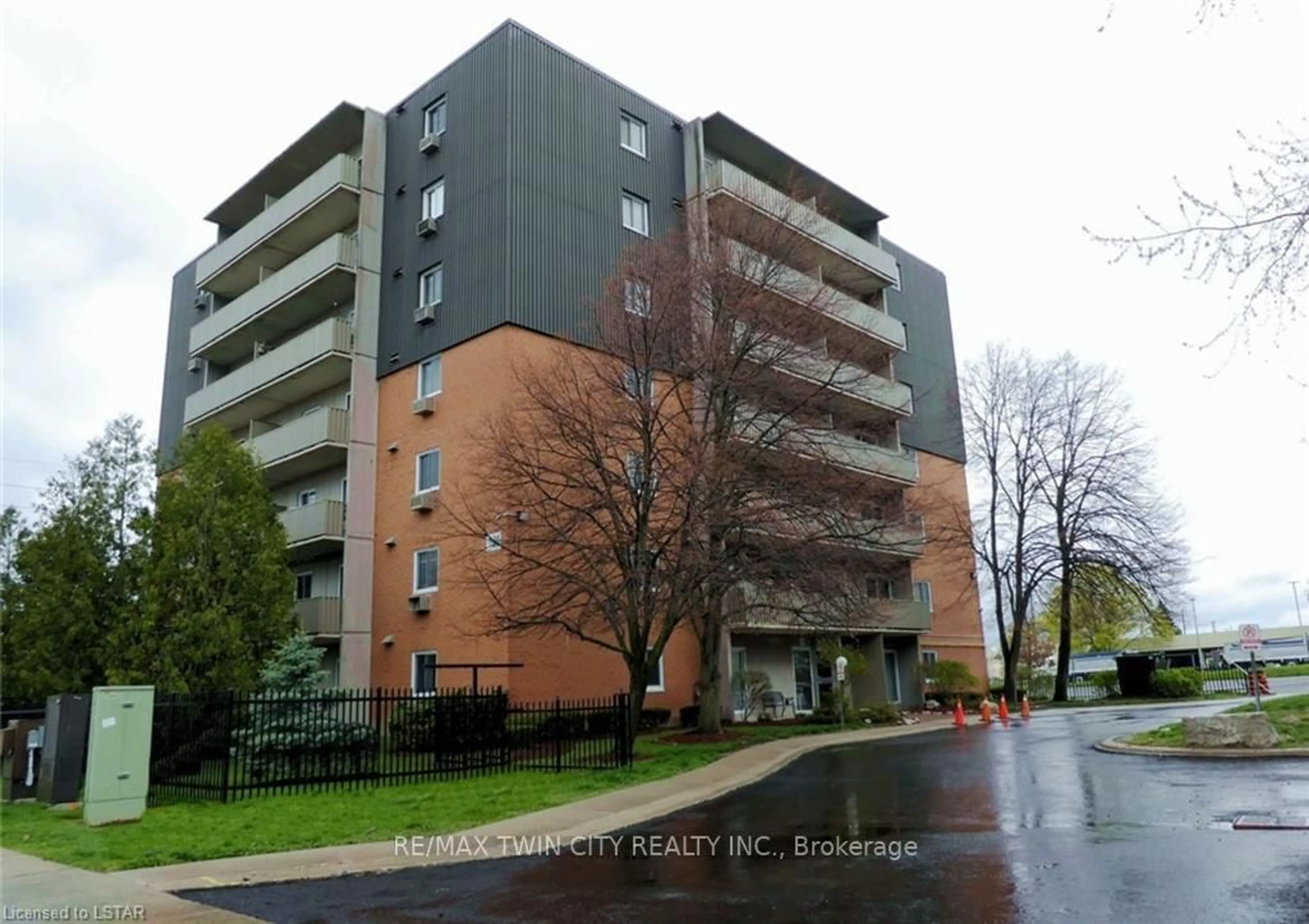 Unknown for 1100 Jalna Blvd #304, London South Ontario N6E 2M2
