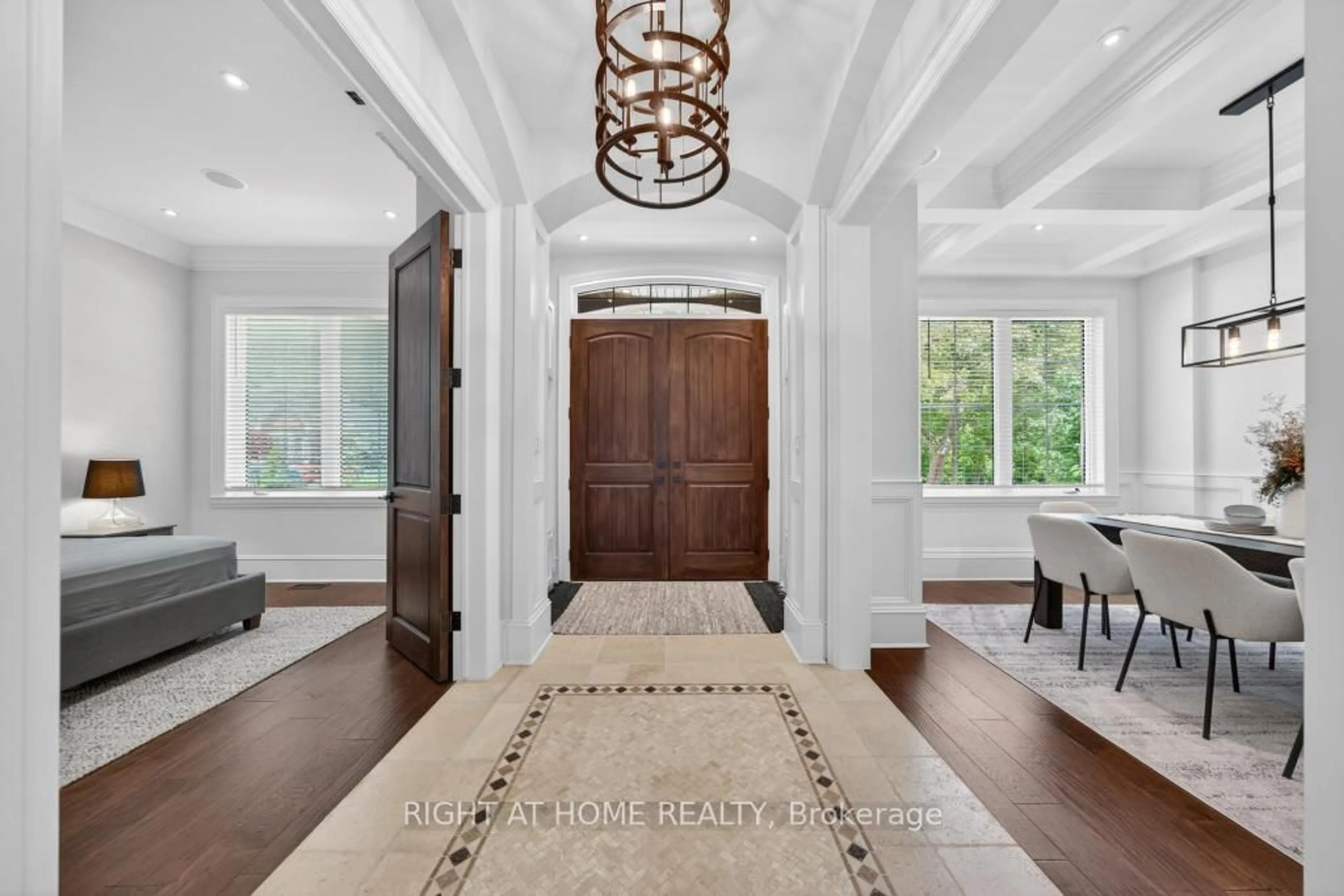 Indoor entryway for 64 Ravina Cres, Hamilton Ontario L9G 2E7