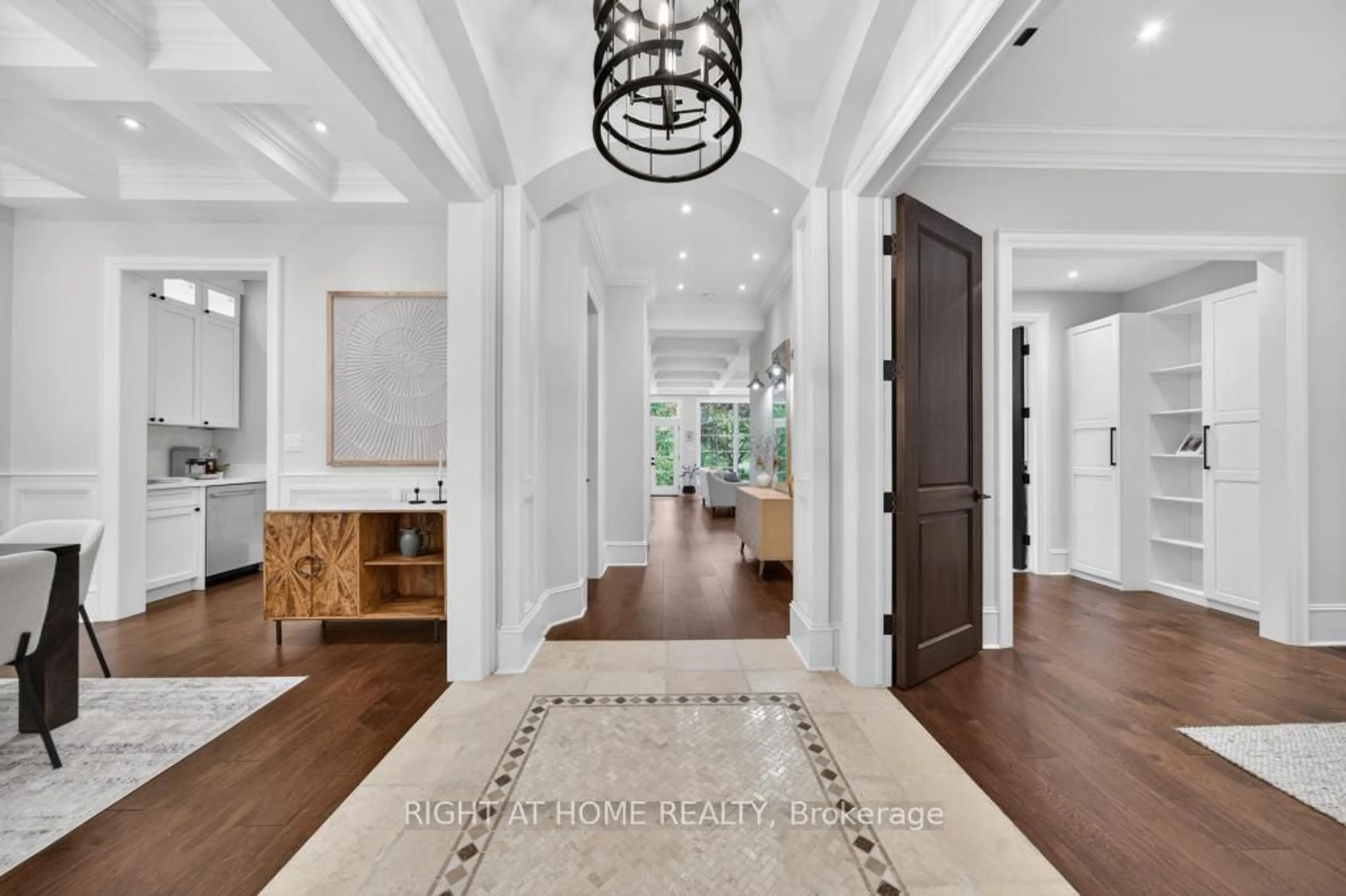 Indoor entryway for 64 Ravina Cres, Hamilton Ontario L9G 2E7