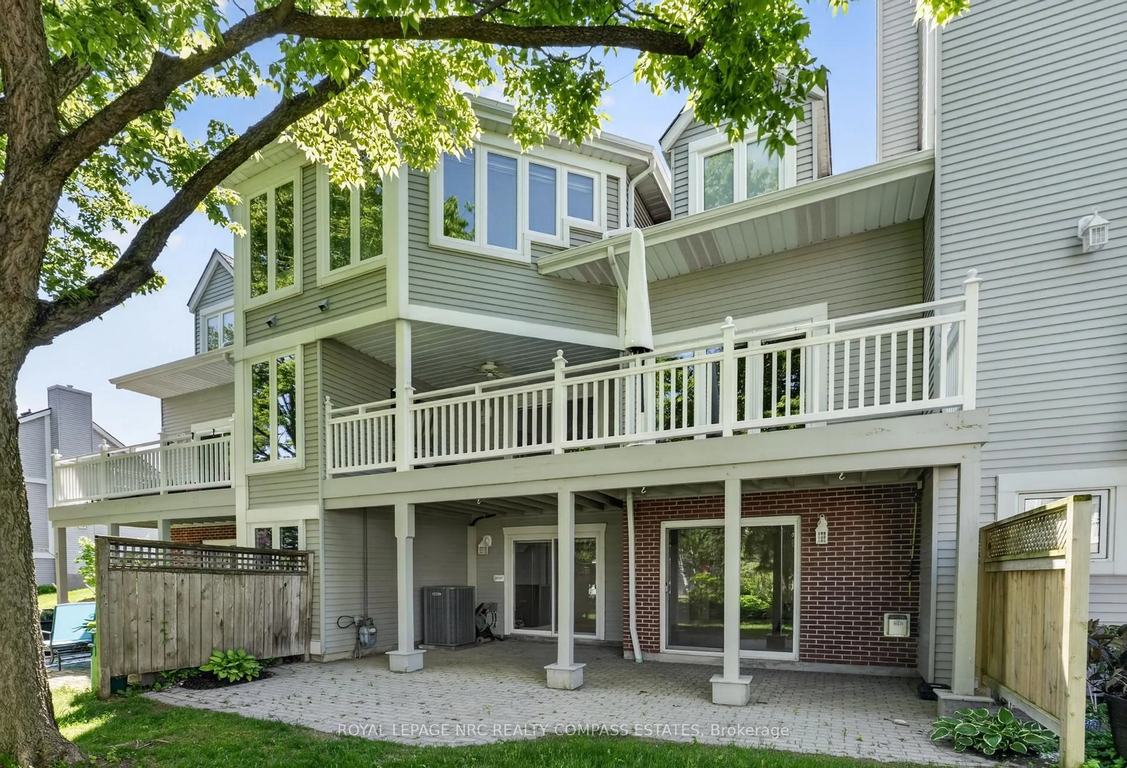 Home with vinyl exterior material, street for 1 Lakeside Dr #Unit 15, St. Catharines Ontario L2M 1P3