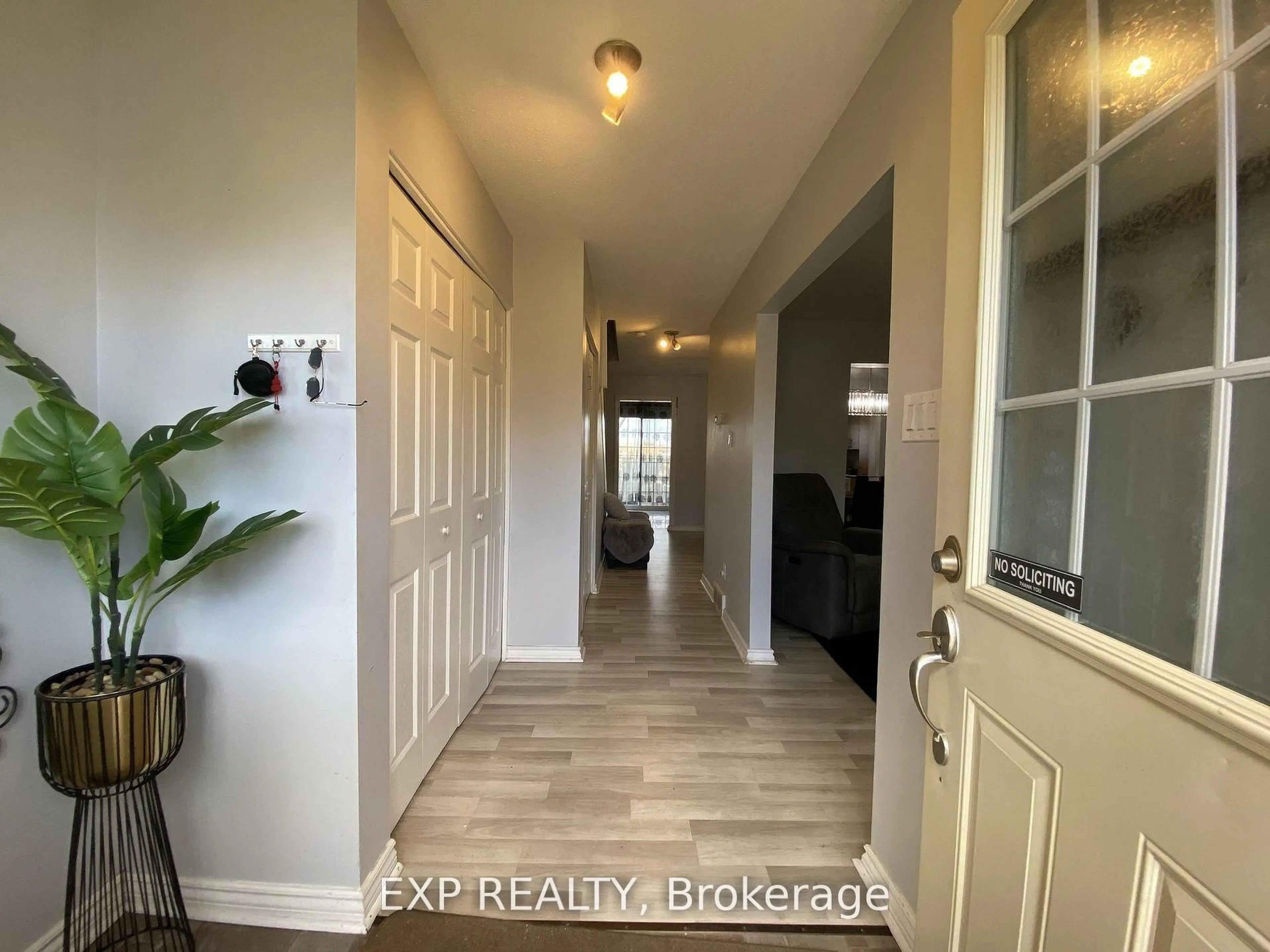 Indoor entryway for 415 Kintyre Private #29, Ottawa Ontario K2C 3M9