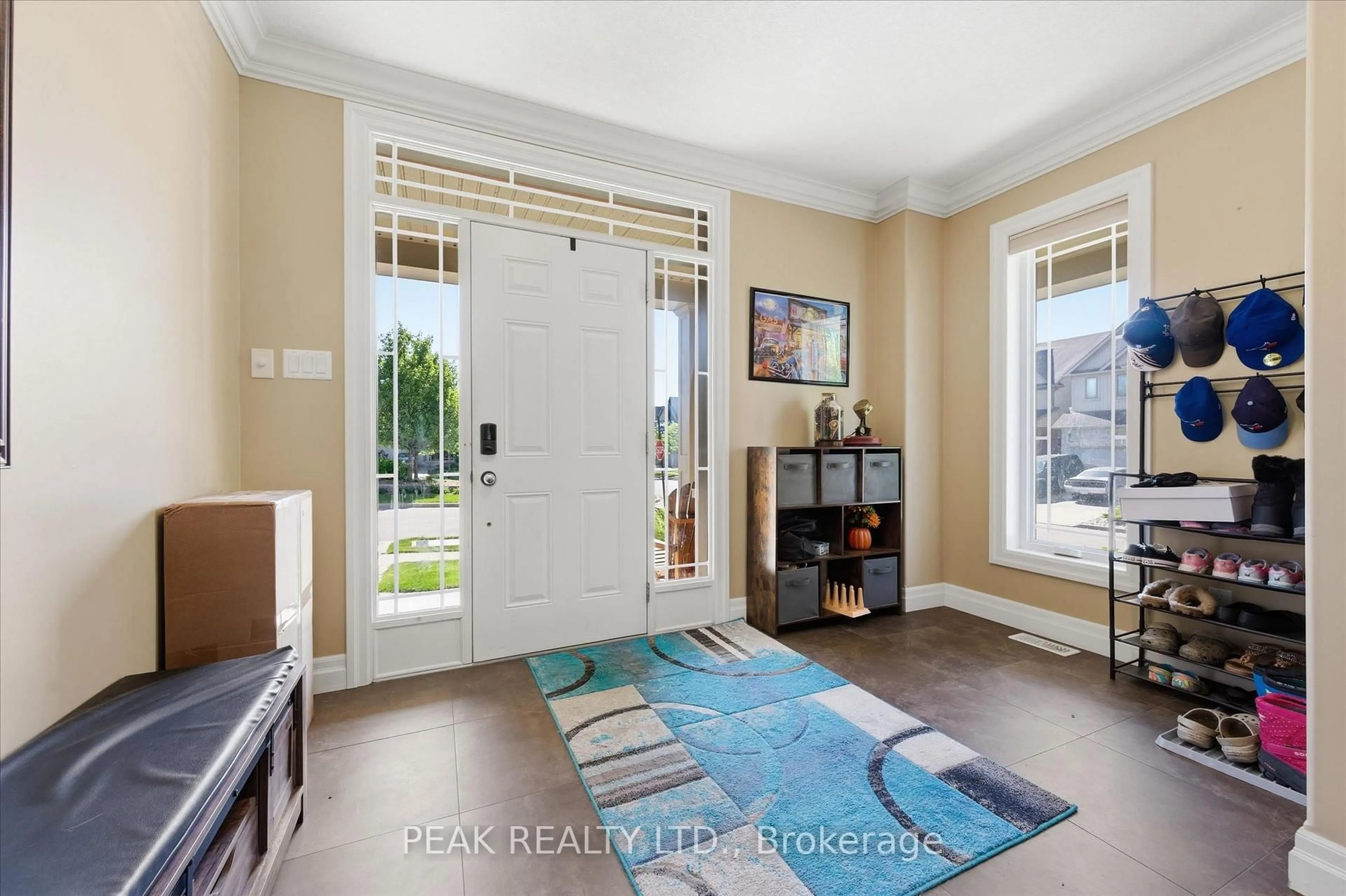 Indoor entryway for 901 Valebrook Crt, Kitchener Ontario N2A 0E5