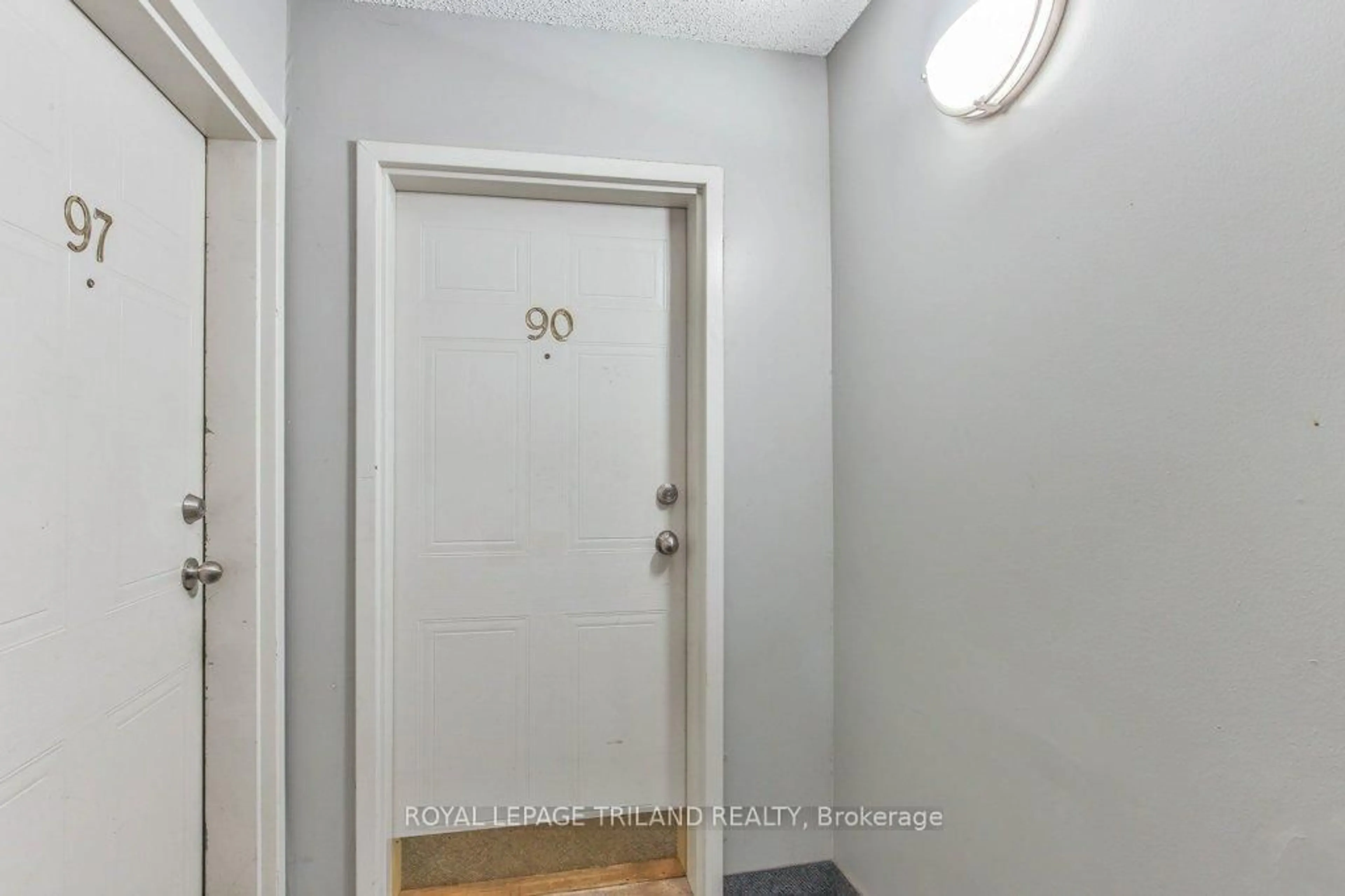 Indoor entryway for 1096 JALNA Blvd #90, London South Ontario N6E 3B8