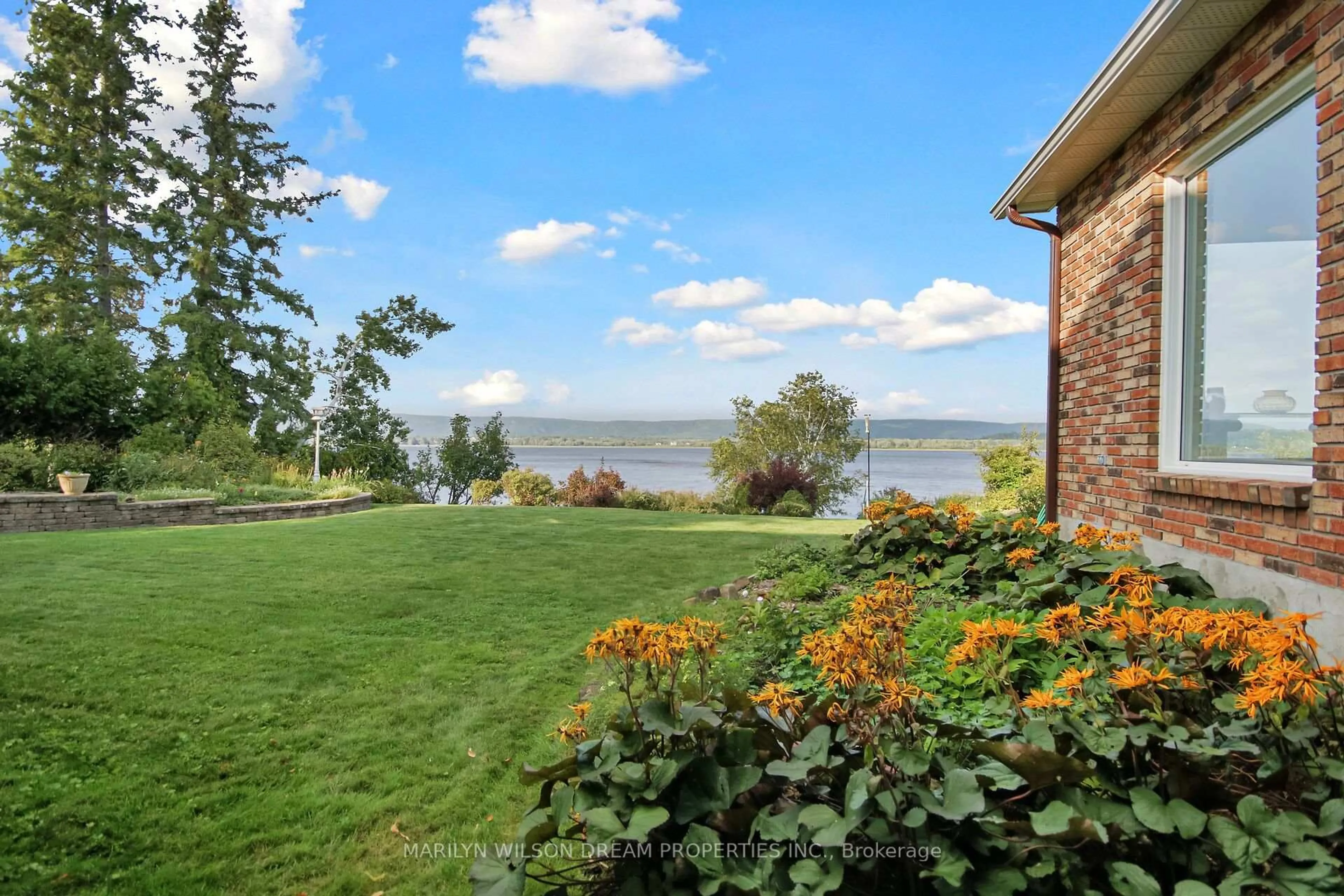 Patio, water/lake/river/ocean view for 2998 Barlow Cres, Ottawa Ontario K0A 1T0
