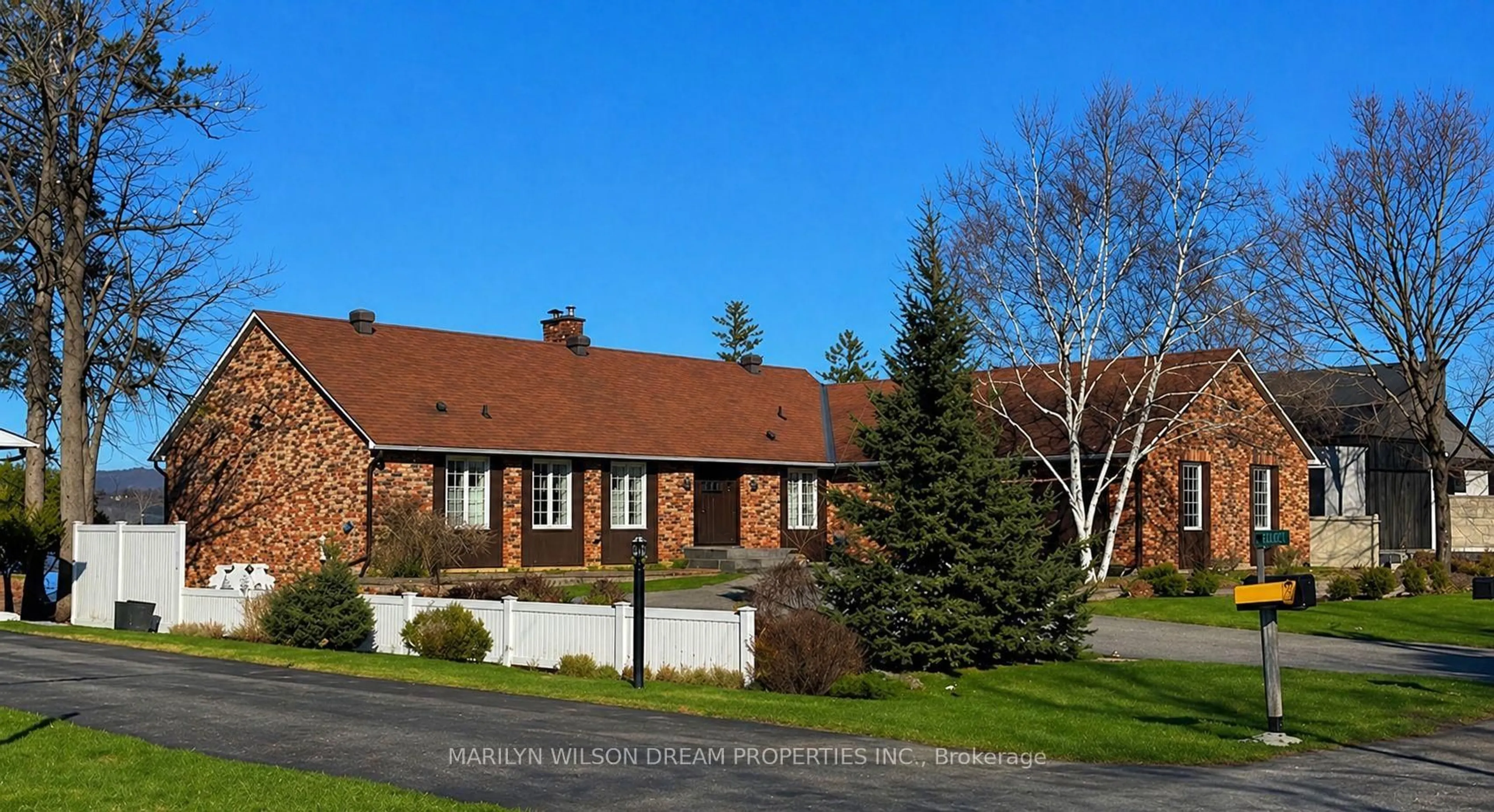 Home with brick exterior material, street for 2998 Barlow Cres, Ottawa Ontario K0A 1T0
