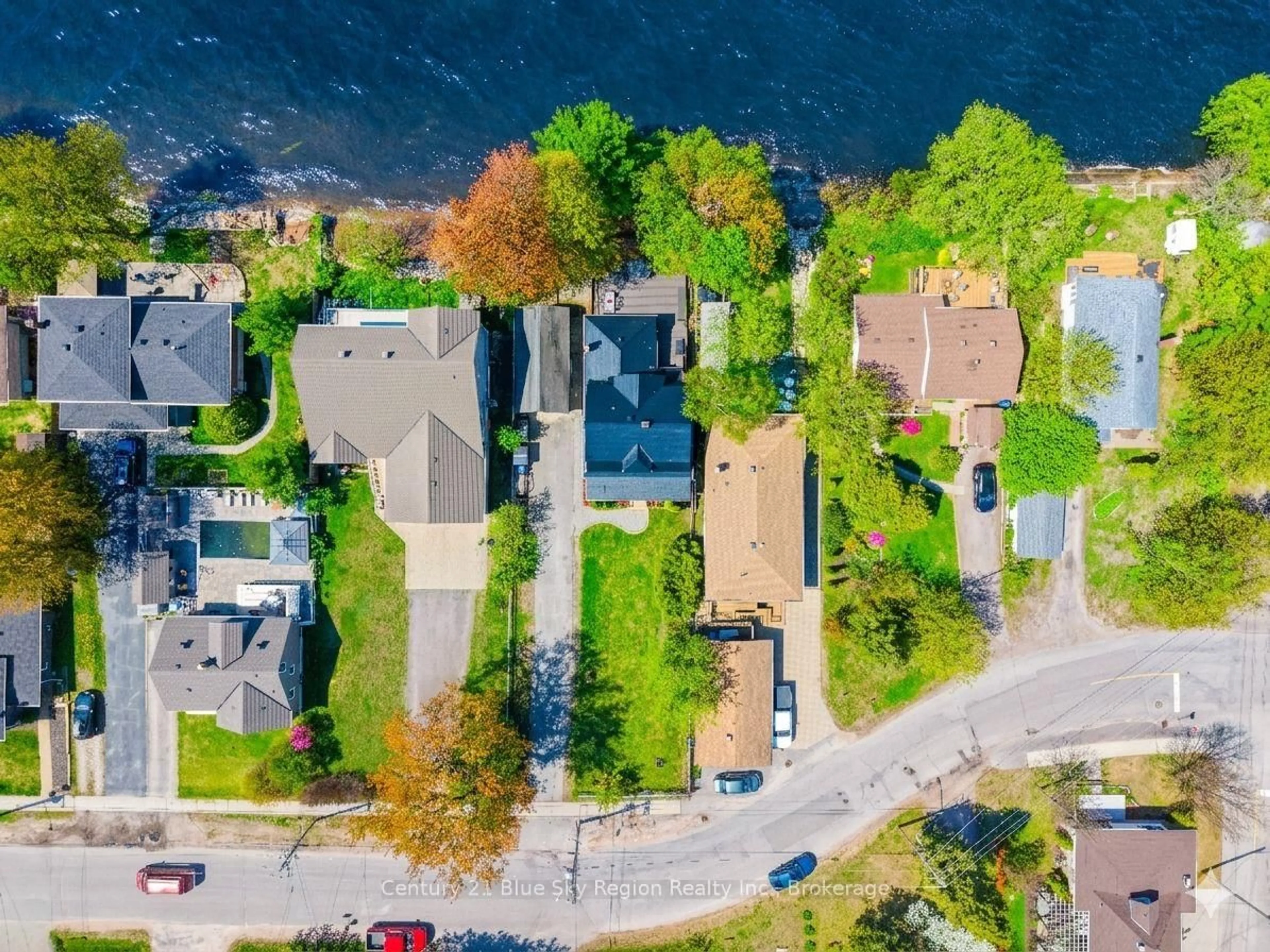 A pic from outside/outdoor area/front of a property/back of a property/a pic from drone, water/lake/river/ocean view for 935 Leask Ave, North Bay Ontario P1A 1V3