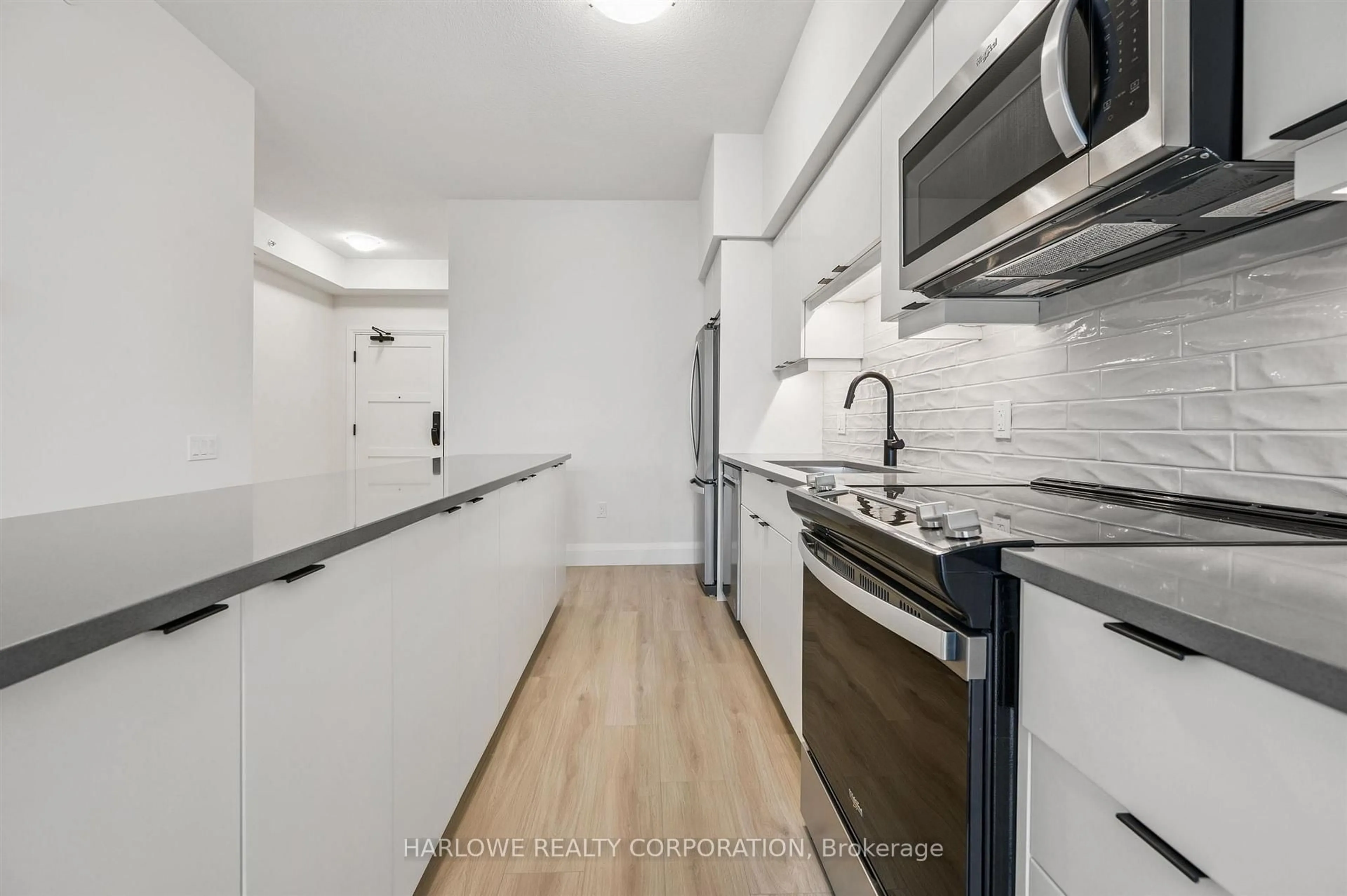 Standard kitchen, unknown for 93 Arthur St #301, Guelph Ontario N1E 0S6