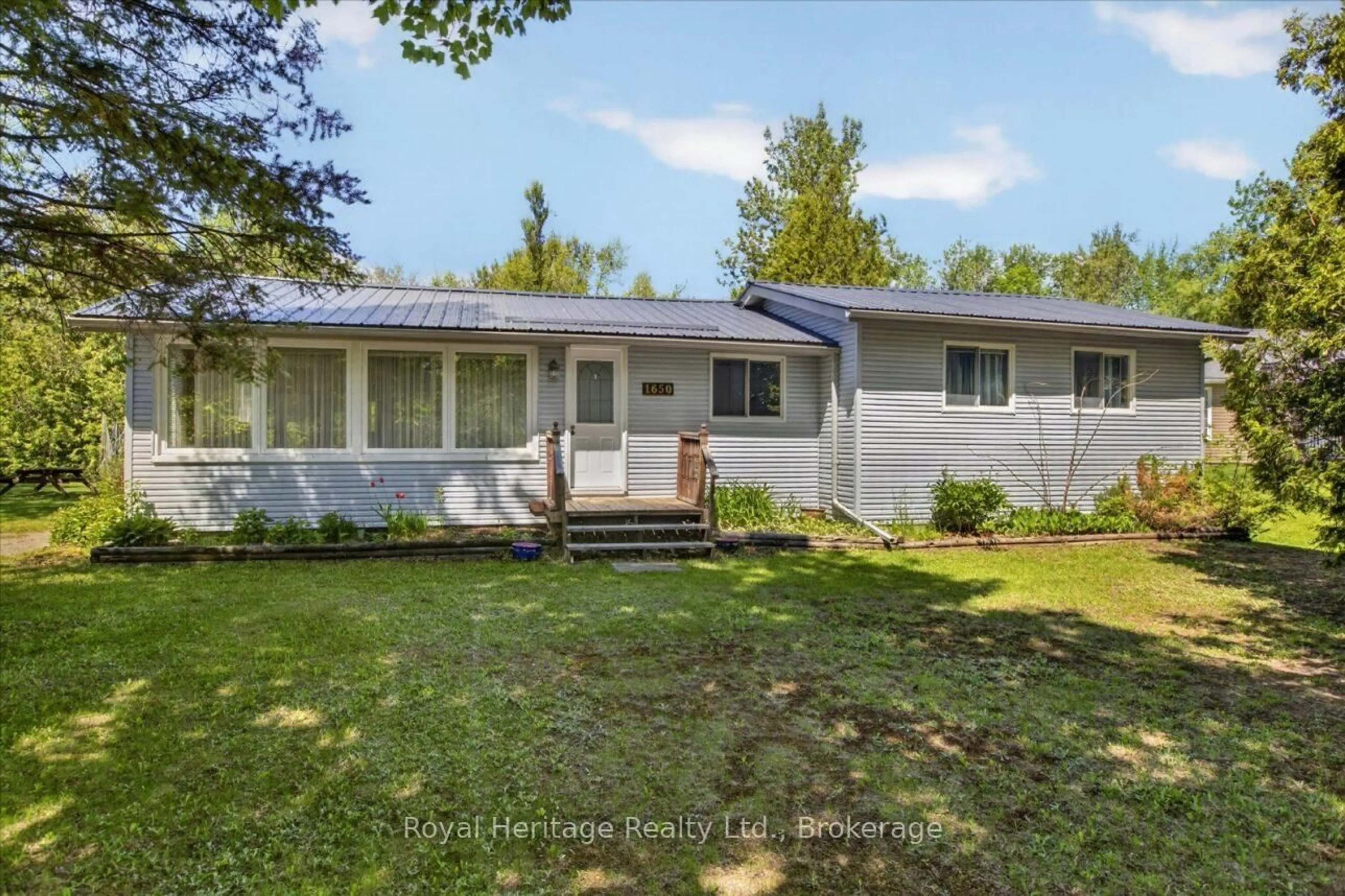 A pic from outside/outdoor area/front of a property/back of a property/a pic from drone, unknown for 1650 Kinsale Rd, Selwyn Ontario K0L 1T0