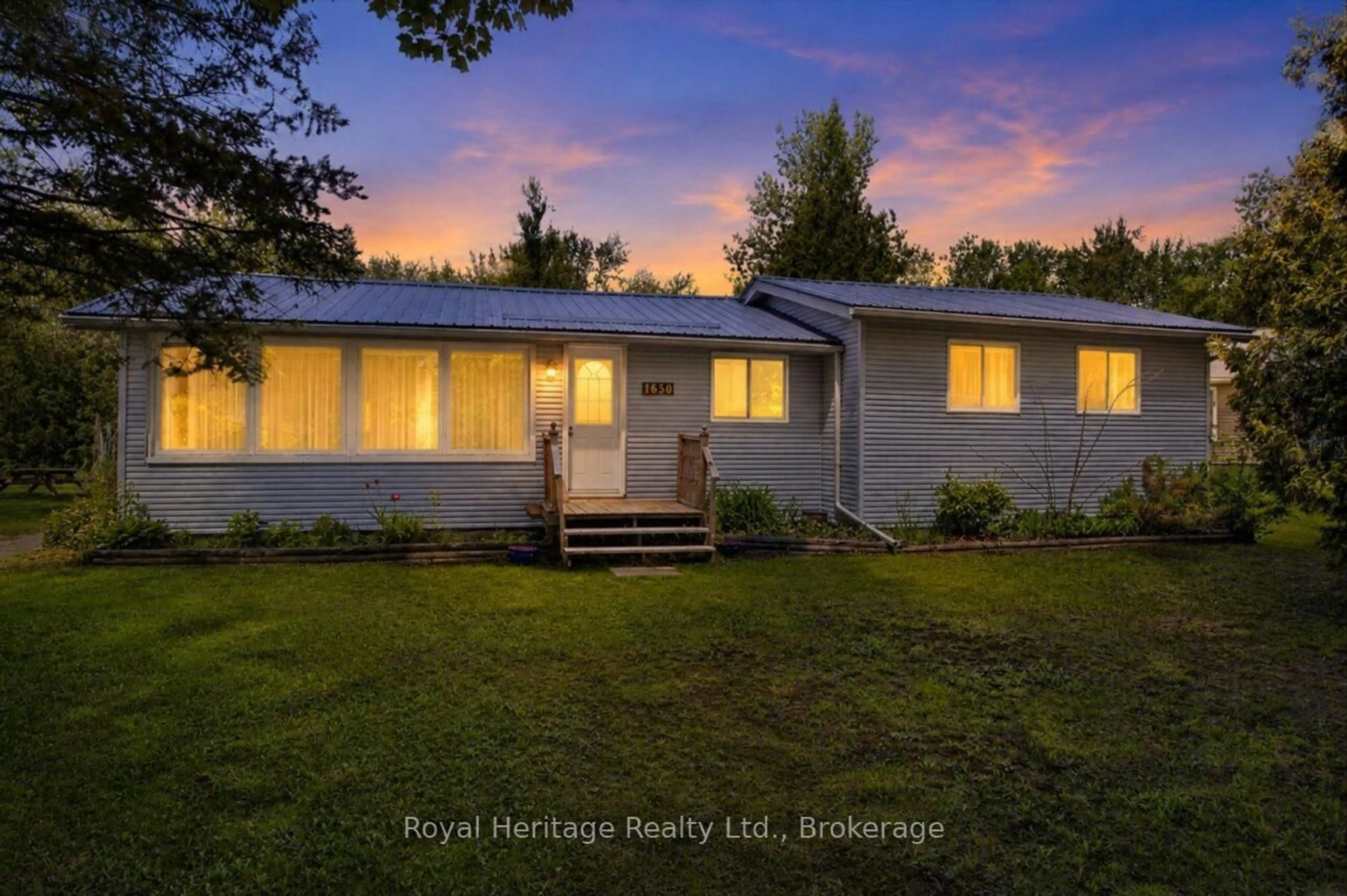 A pic from outside/outdoor area/front of a property/back of a property/a pic from drone, unknown for 1650 Kinsale Rd, Selwyn Ontario K0L 1T0