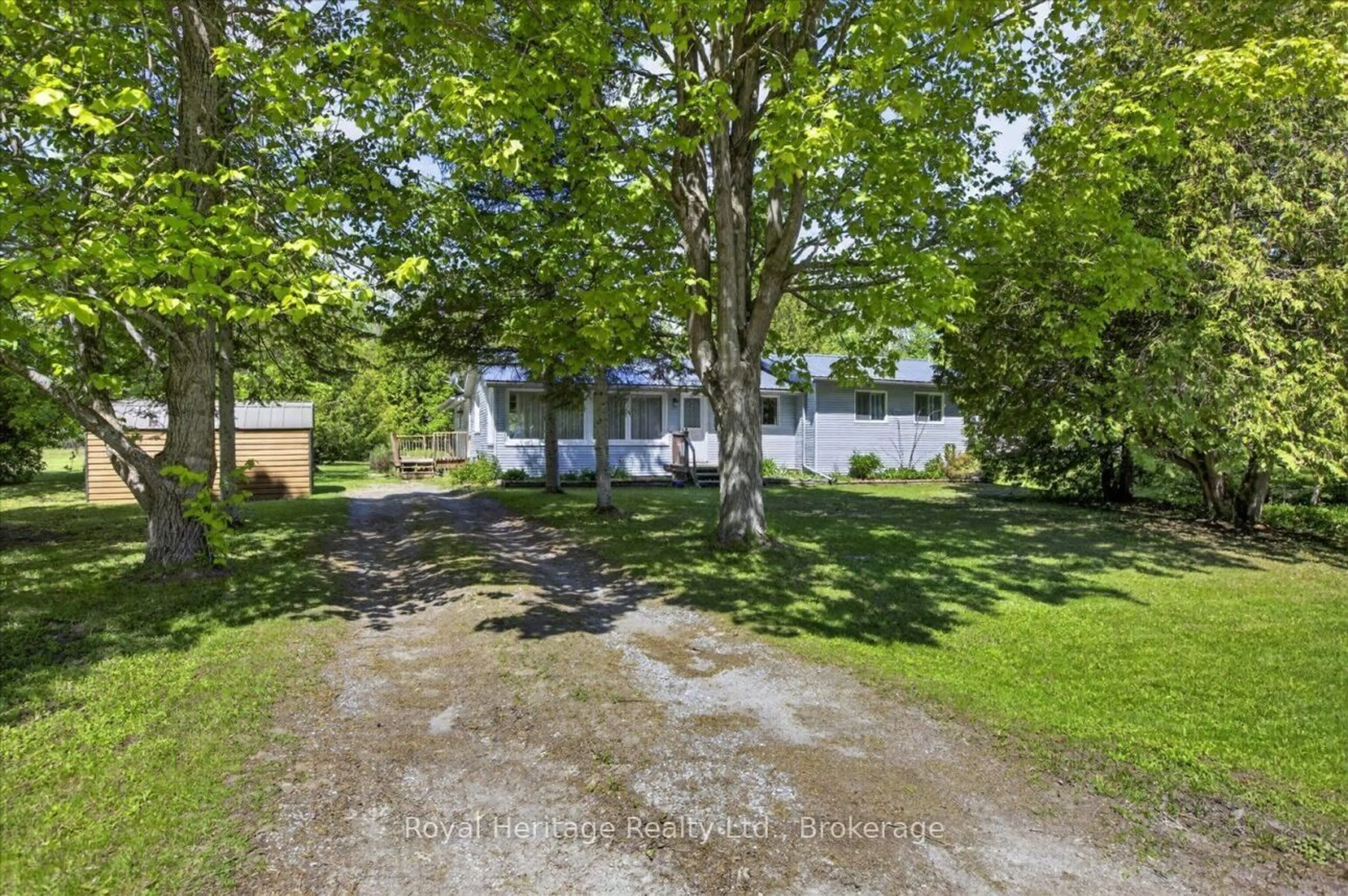 A pic from outside/outdoor area/front of a property/back of a property/a pic from drone, street for 1650 Kinsale Rd, Selwyn Ontario K0L 1T0