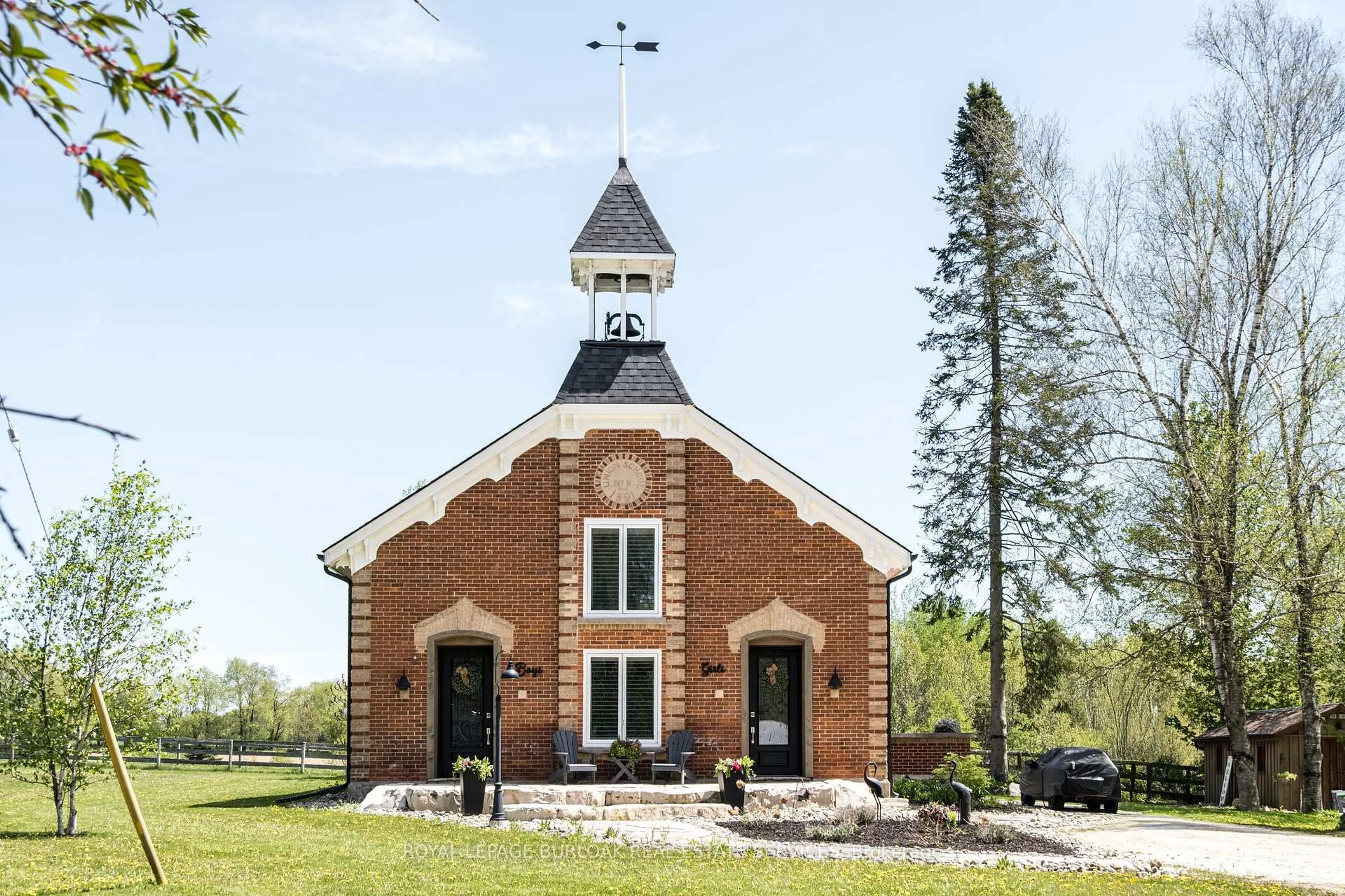 Home with brick exterior material, building for 9069 Erin Garafraxa Townline, Erin Ontario L0N 1N0