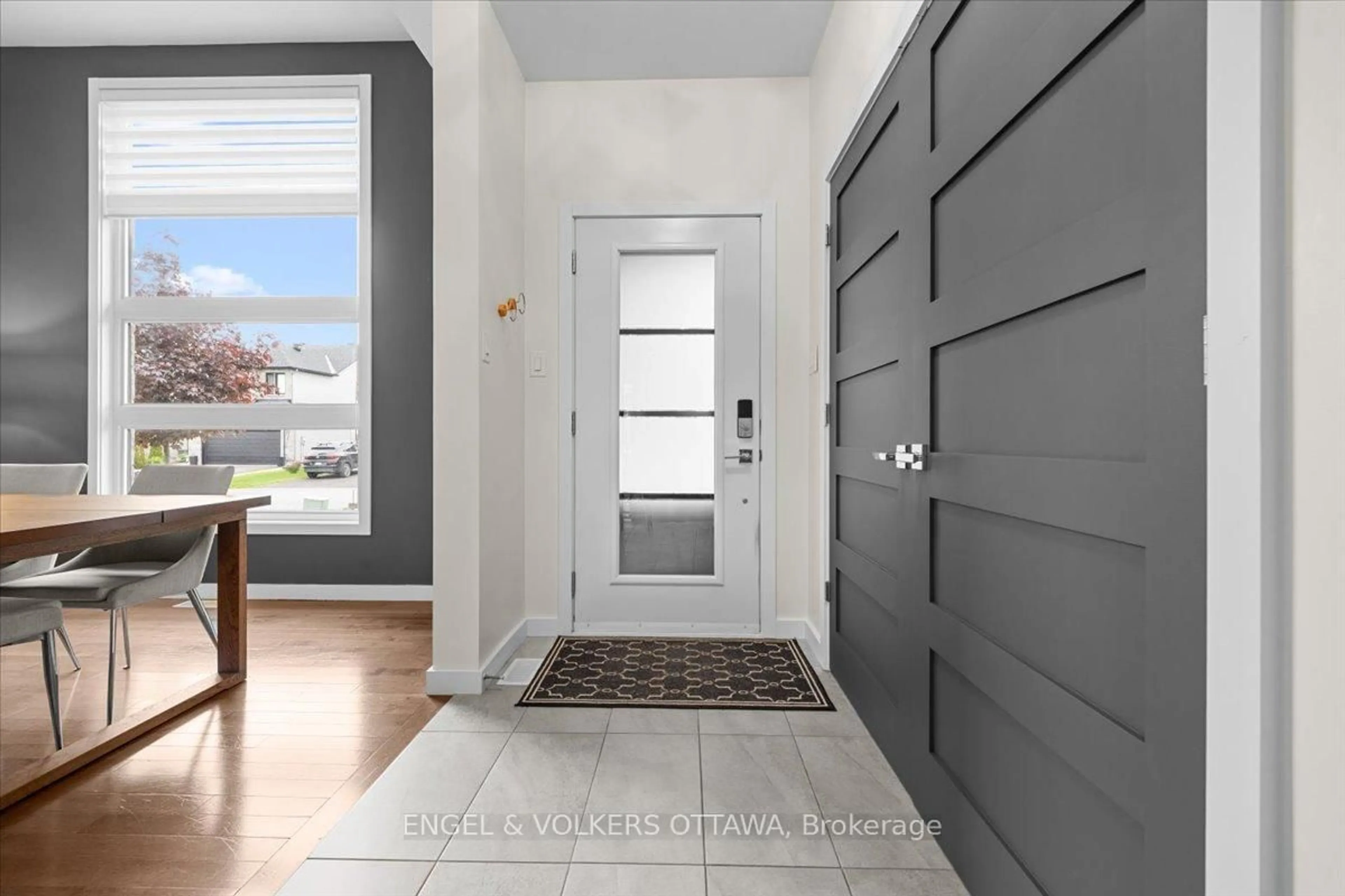 Indoor entryway for 34 Granite St, Clarence-Rockland Ontario K4K 0J2