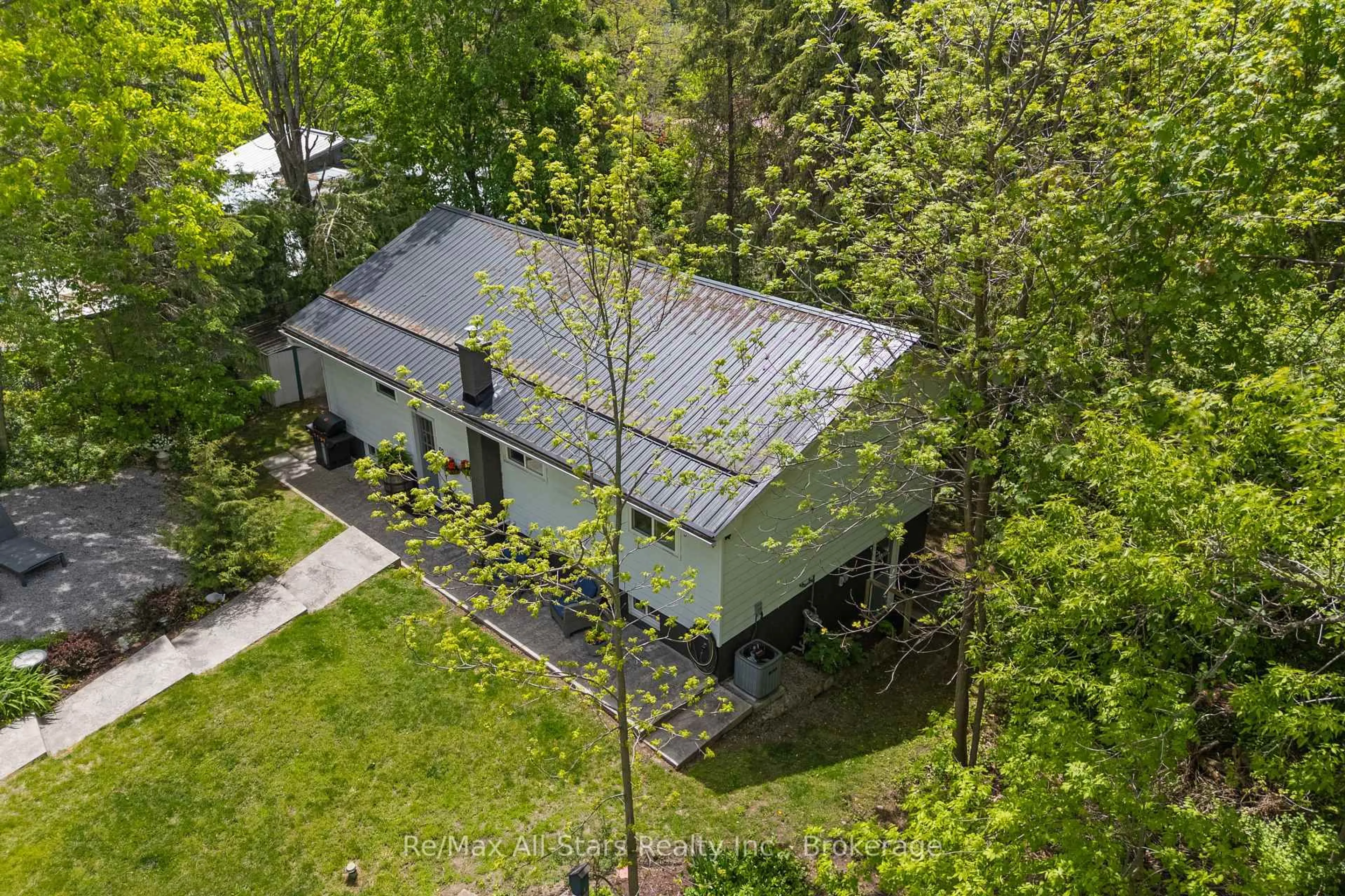 A pic from outside/outdoor area/front of a property/back of a property/a pic from drone, building for 52 Concession Rd, Kawartha Lakes Ontario K0M 1N0