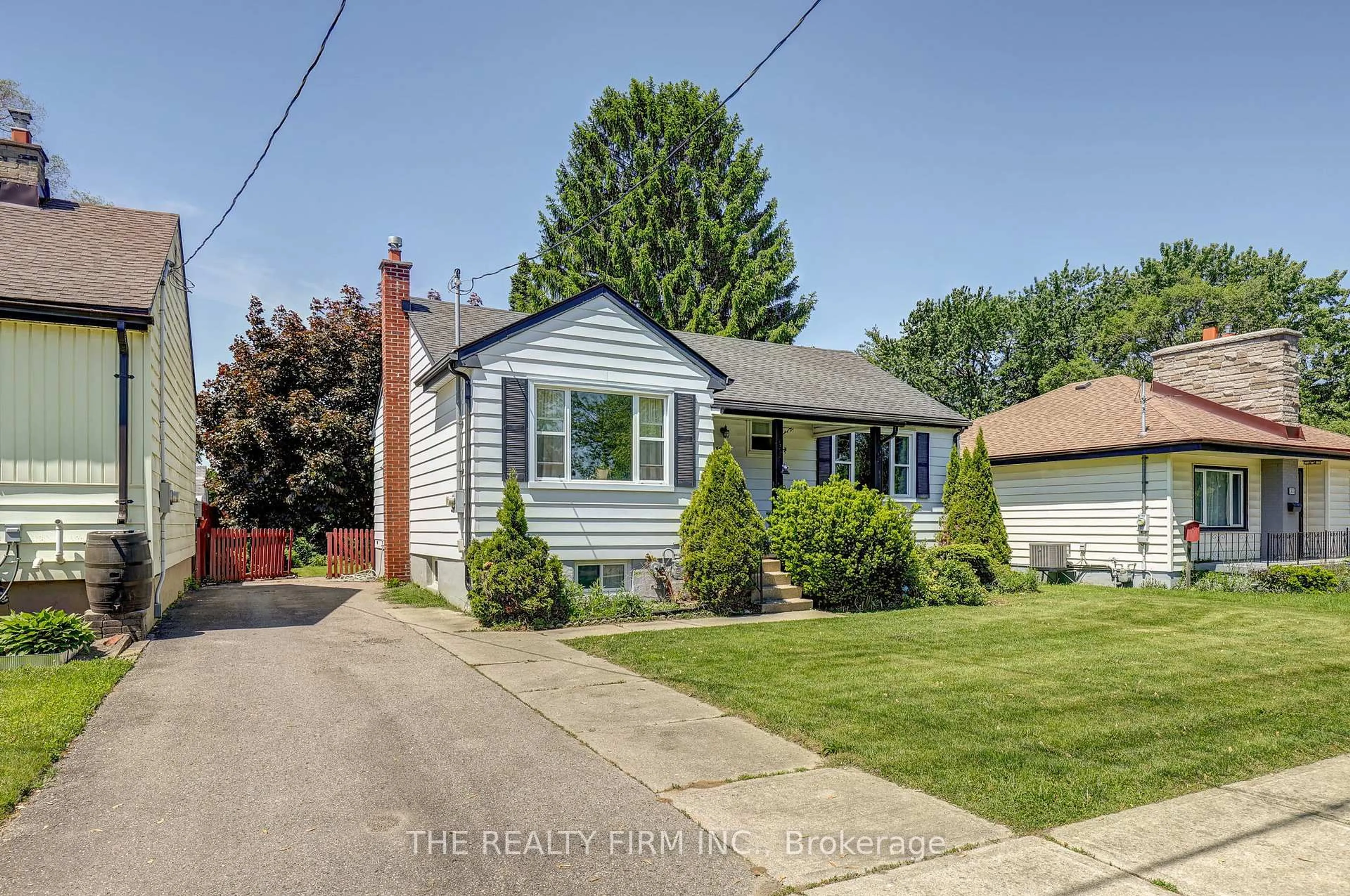 Home with vinyl exterior material, street for 361 Edgeworth Ave, London East Ontario N5W 5C3