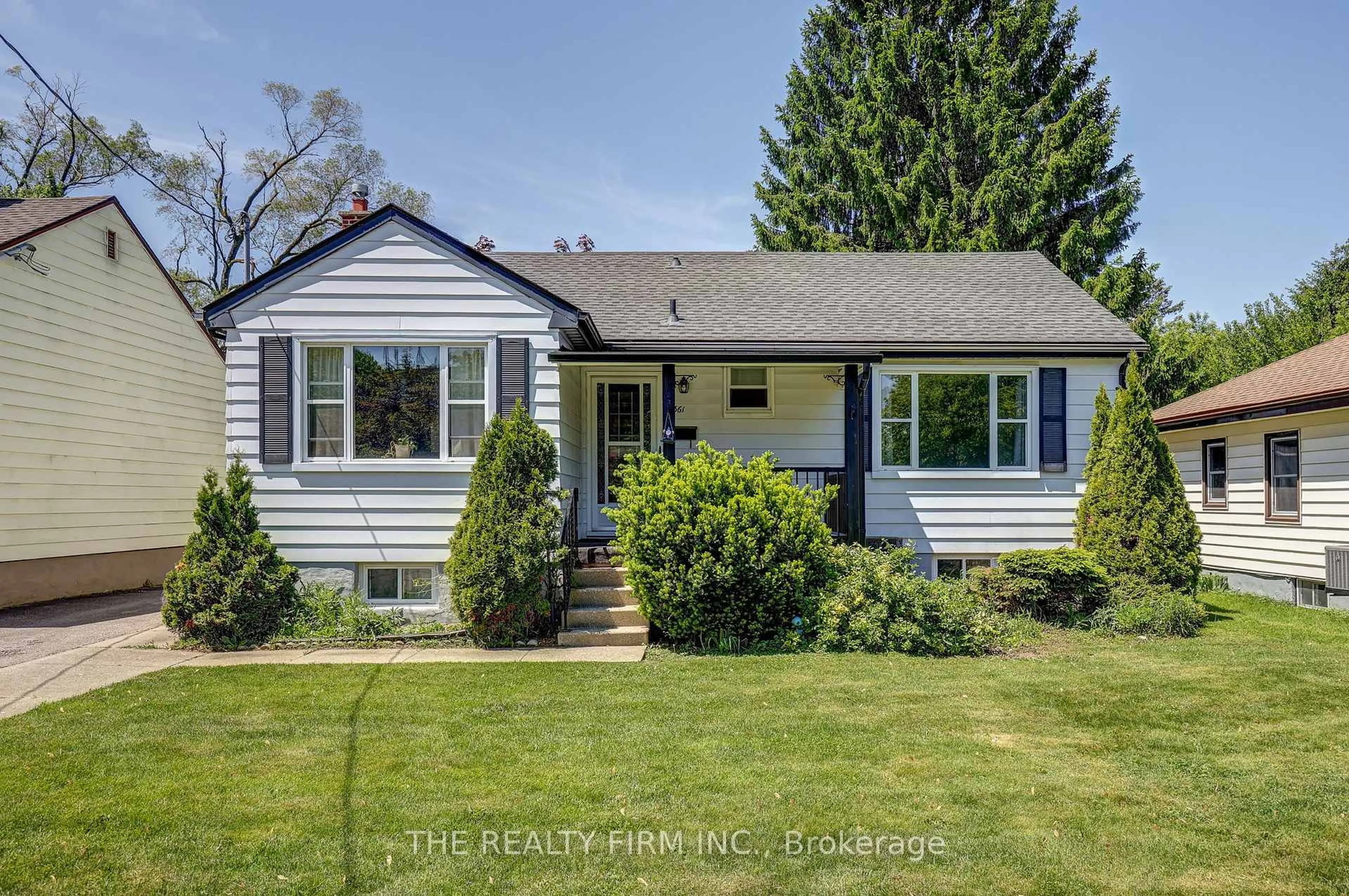 Home with vinyl exterior material, street for 361 Edgeworth Ave, London East Ontario N5W 5C3