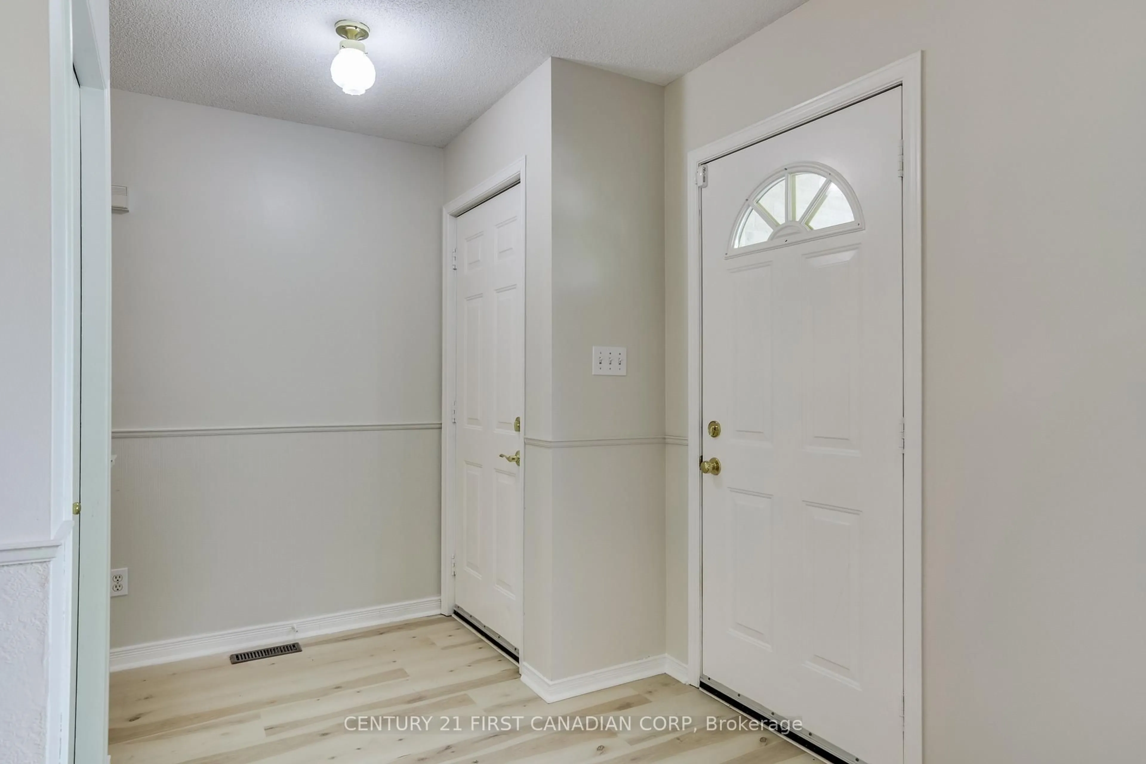Indoor entryway for 604 TALLTREE Cres, London East Ontario N5V 5E4