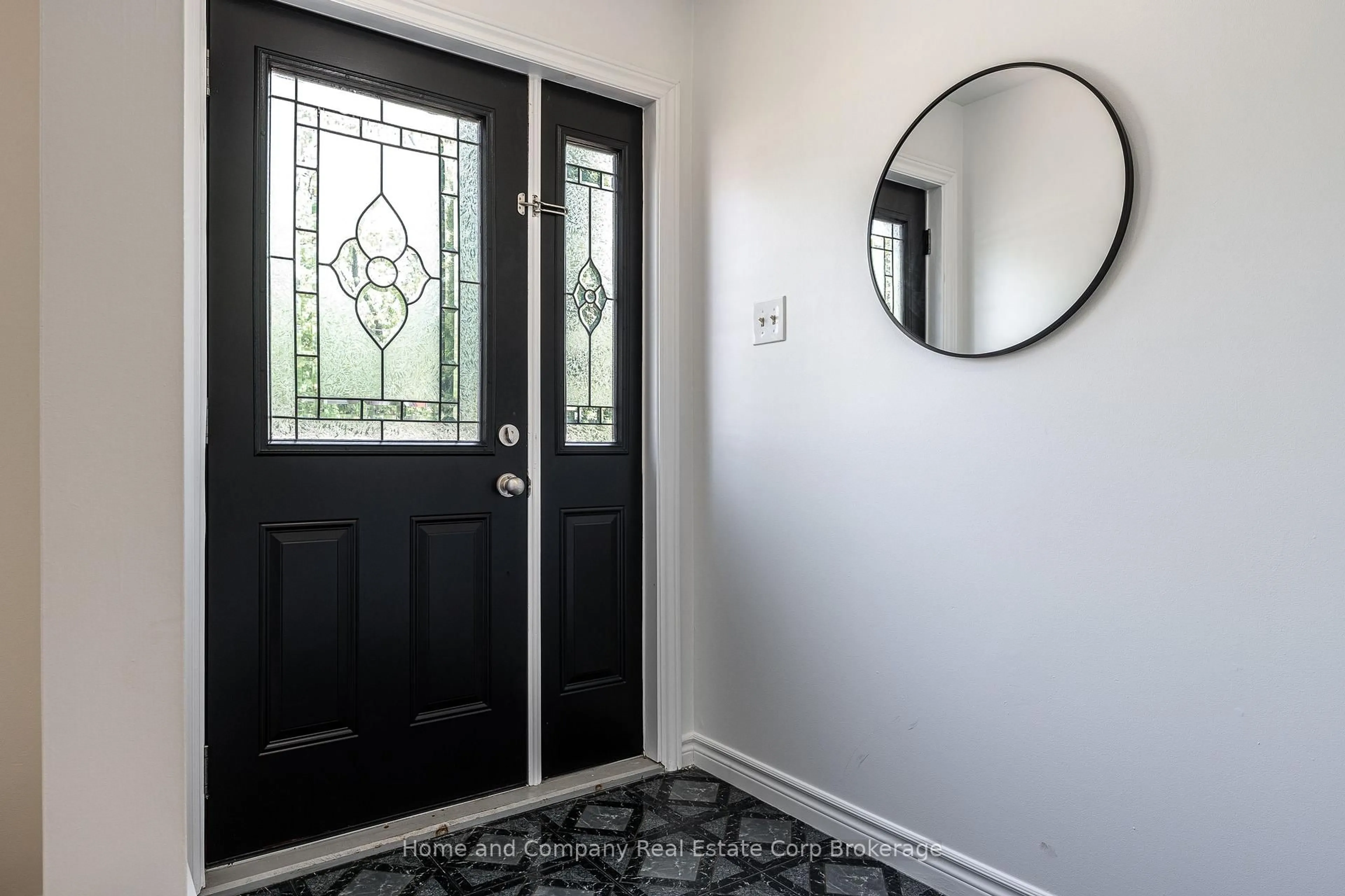 Indoor entryway for 50 Dufferin St, Stratford Ontario N5A 2G5