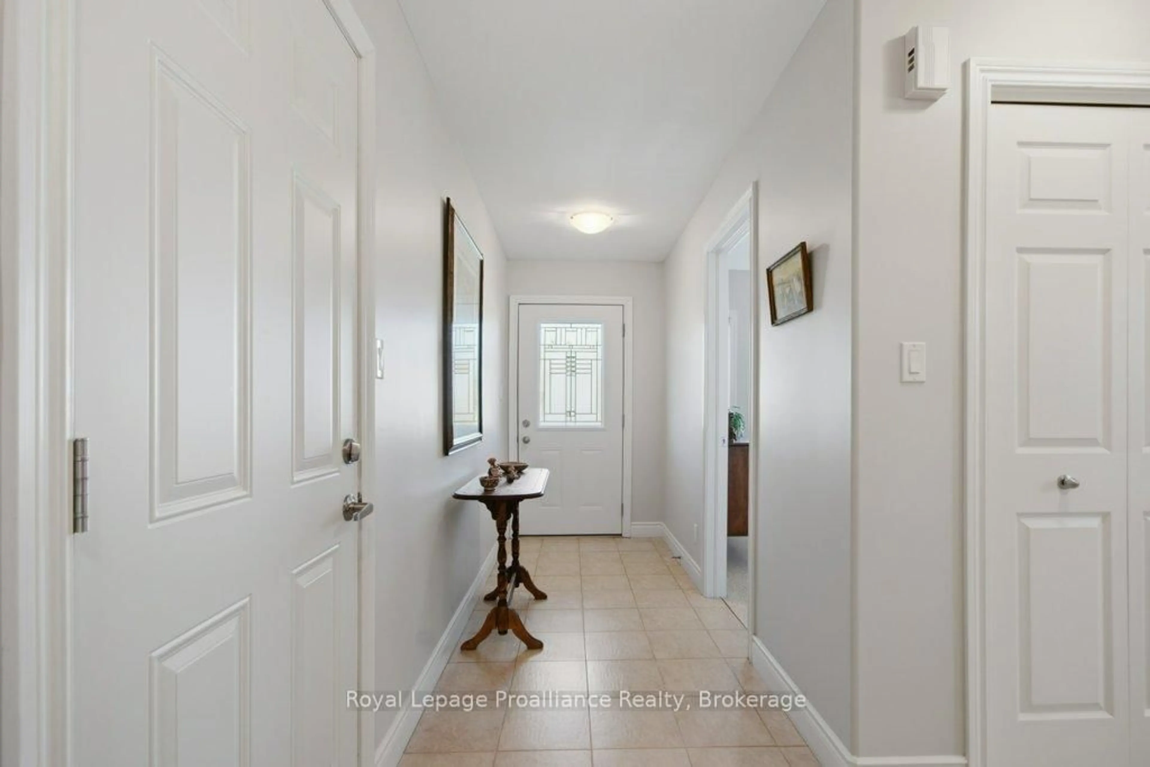 Indoor entryway for 1 Ward Dr, Brighton Ontario K0K 1H0