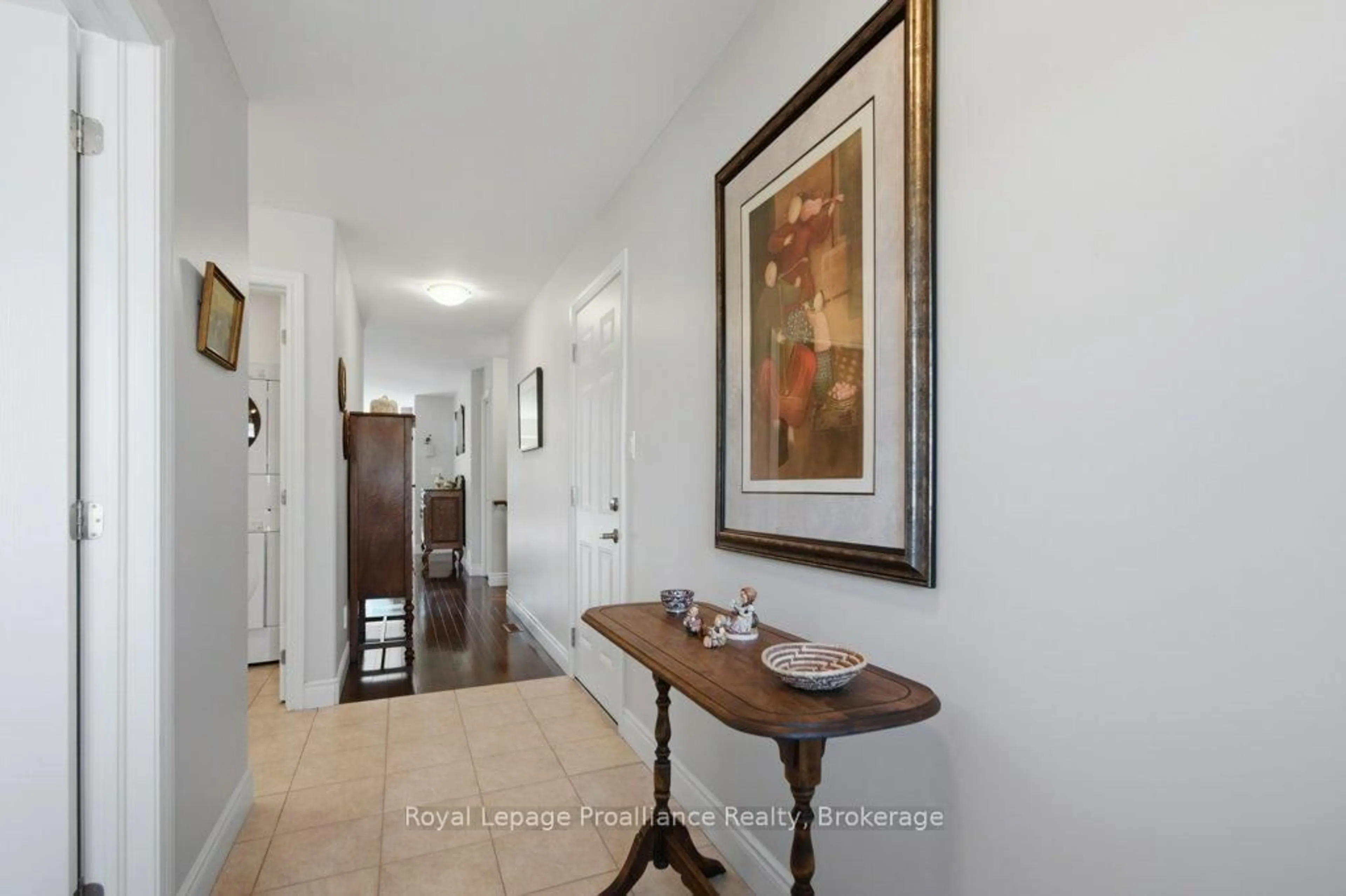 Indoor entryway for 1 Ward Dr, Brighton Ontario K0K 1H0