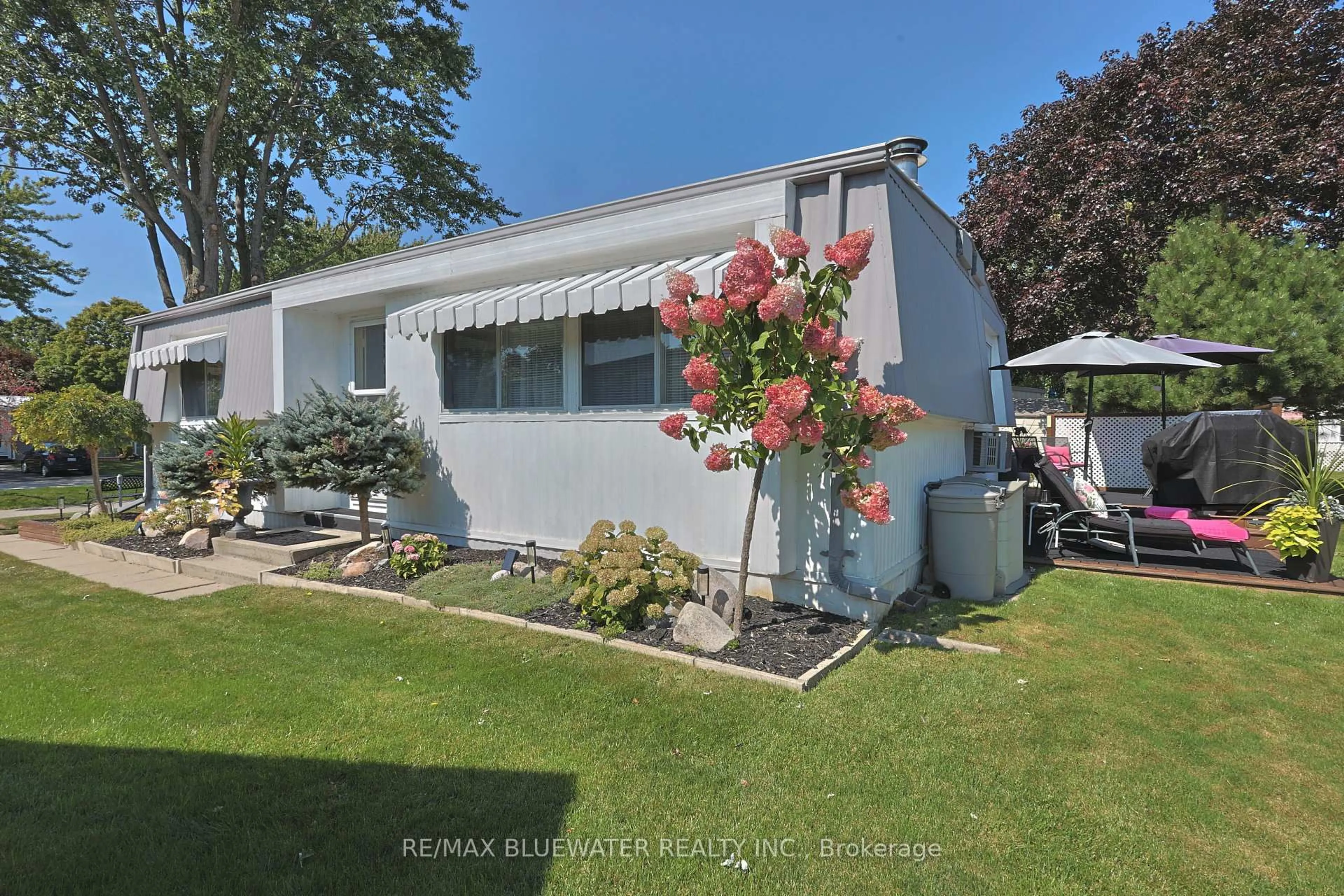 A pic from outside/outdoor area/front of a property/back of a property/a pic from drone, street for 208 Biltmore Dr, South Huron Ontario N0M 1T0