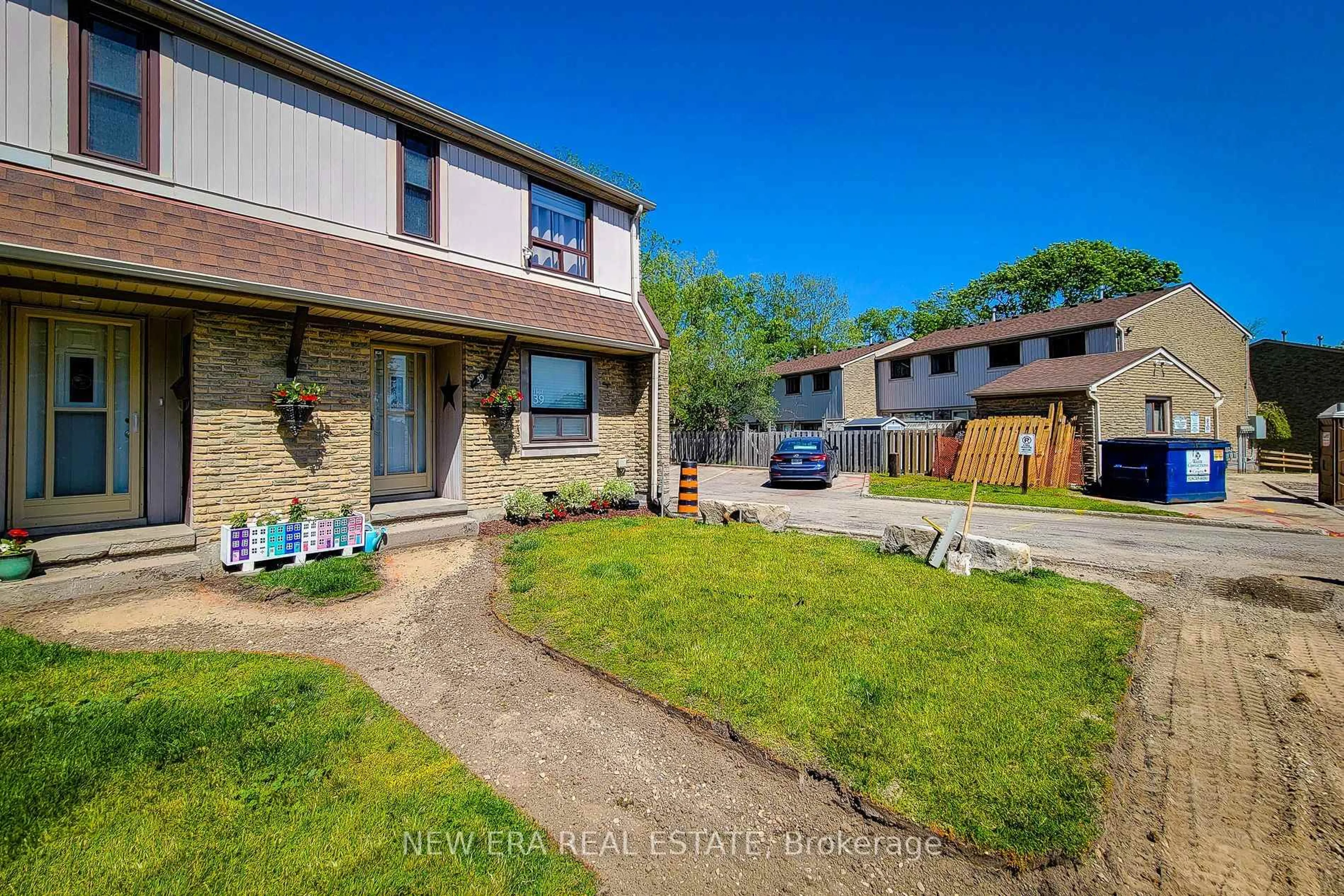 A pic from outside/outdoor area/front of a property/back of a property/a pic from drone, street for 280 Thaler Ave #39, Kitchener Ontario N2A 1R6