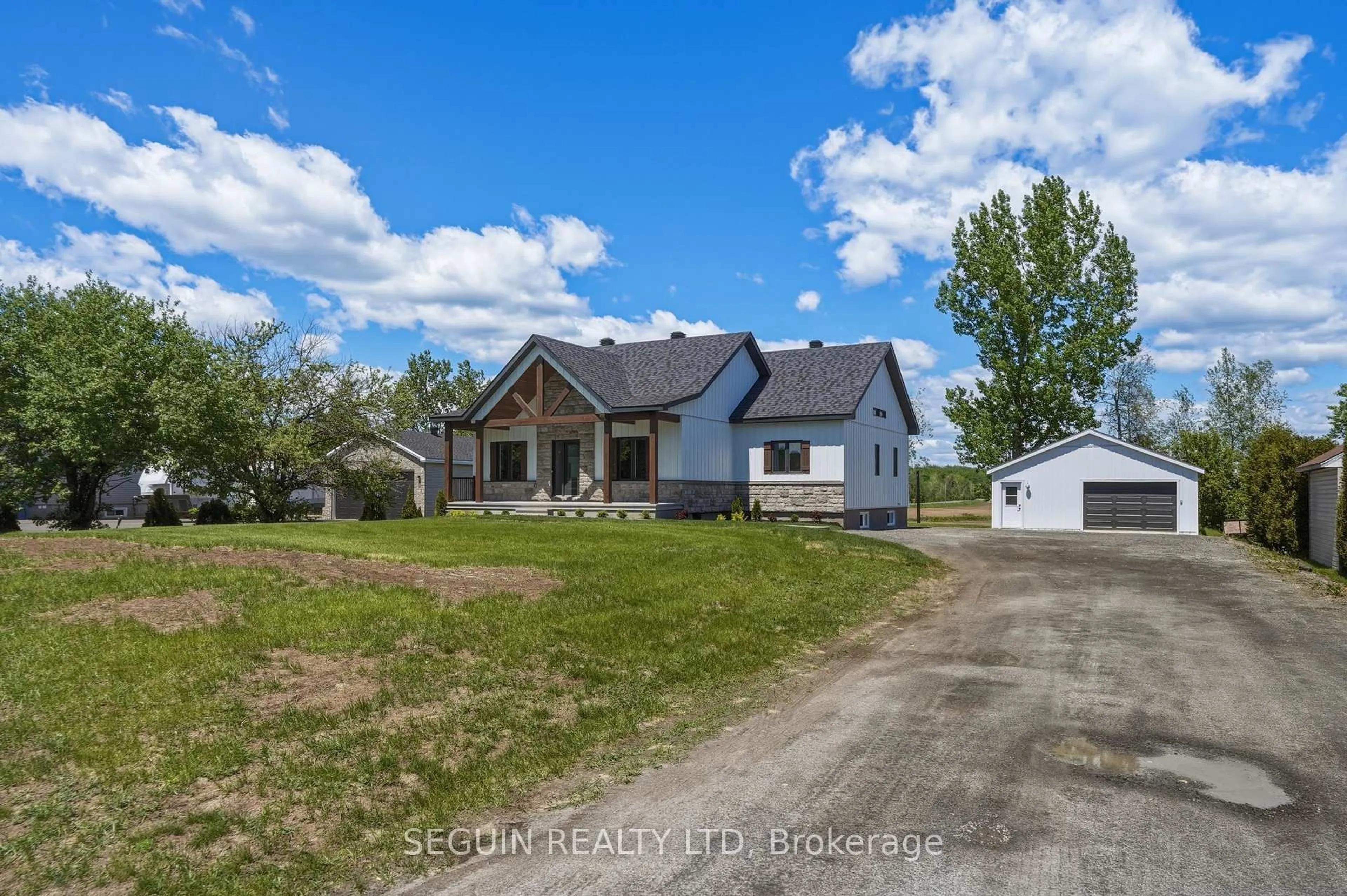 A pic from outside/outdoor area/front of a property/back of a property/a pic from drone, street for 2785 Pattee Rd, East Hawkesbury Ontario K6A 0G3