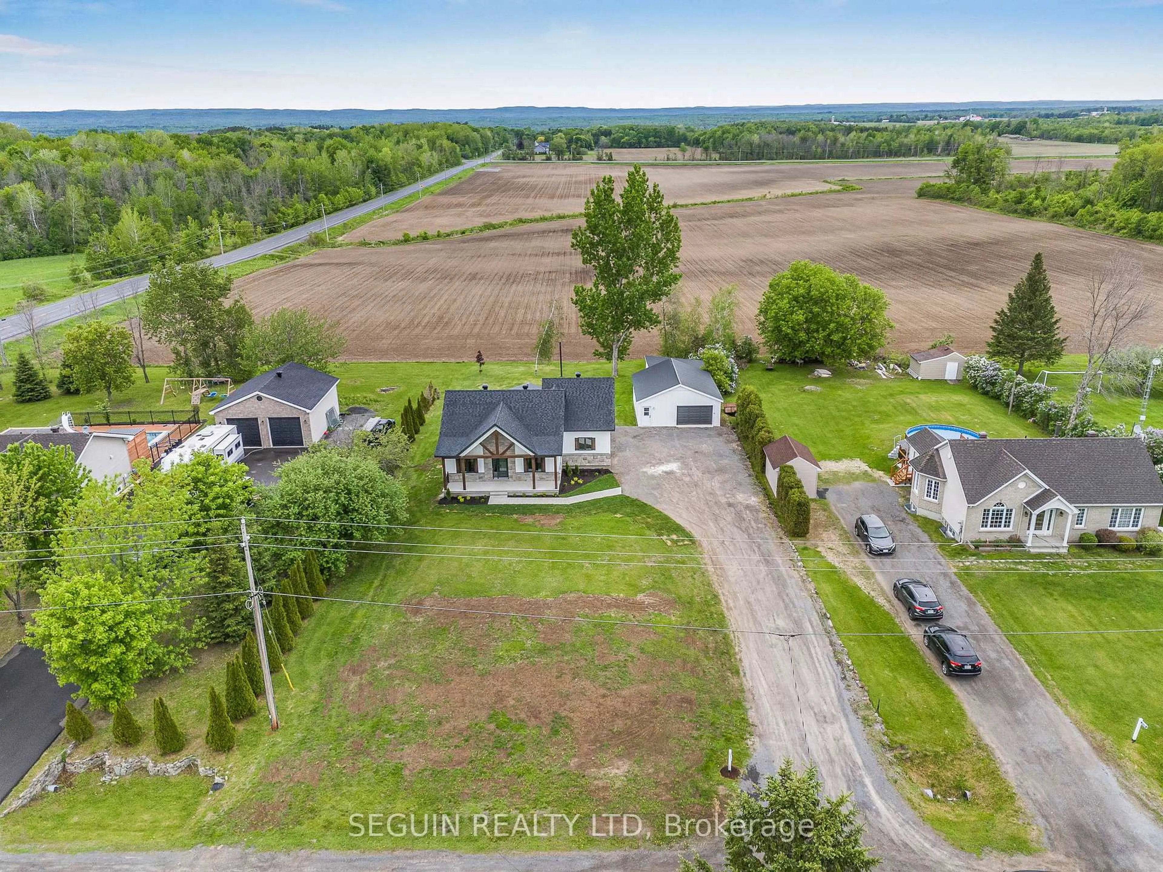 A pic from outside/outdoor area/front of a property/back of a property/a pic from drone, unknown for 2785 Pattee Rd, East Hawkesbury Ontario K6A 0G3