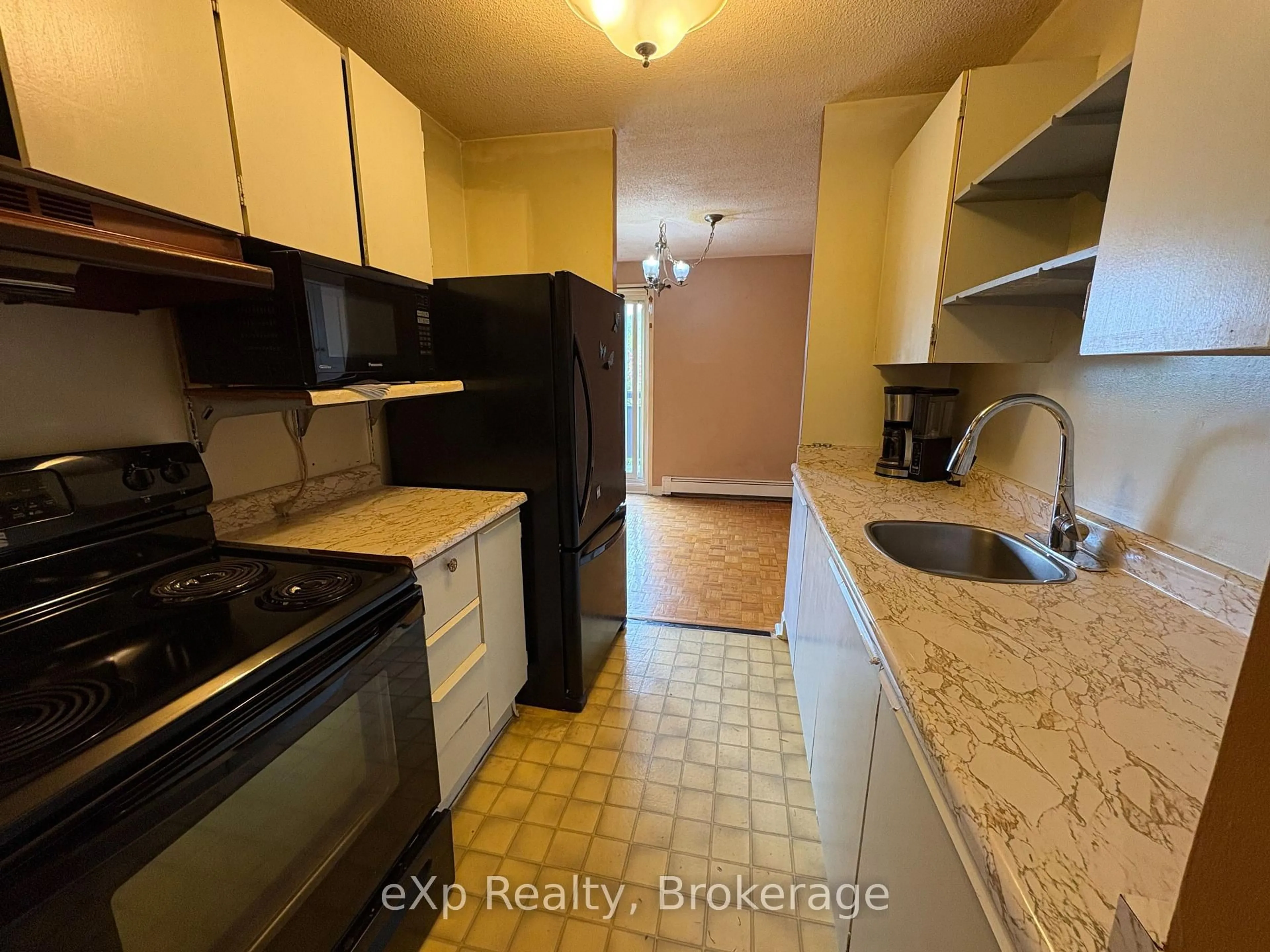 Standard kitchen, ceramic/tile floor for 925 10th Ave #303, Owen Sound Ontario N4K 3H8