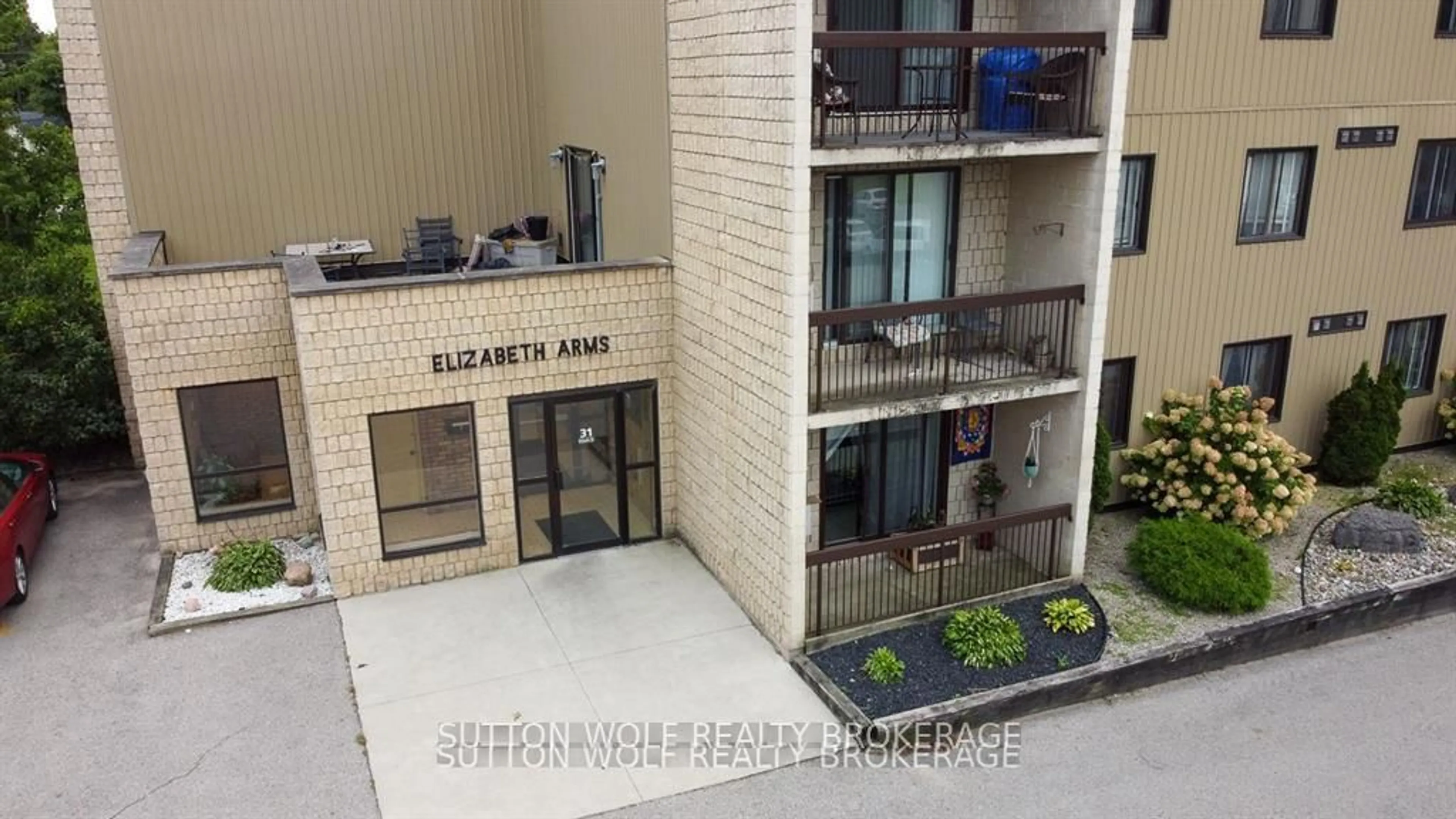 Indoor foyer for 31 Victoria St #207, Strathroy-Caradoc Ontario N7G 3Y4
