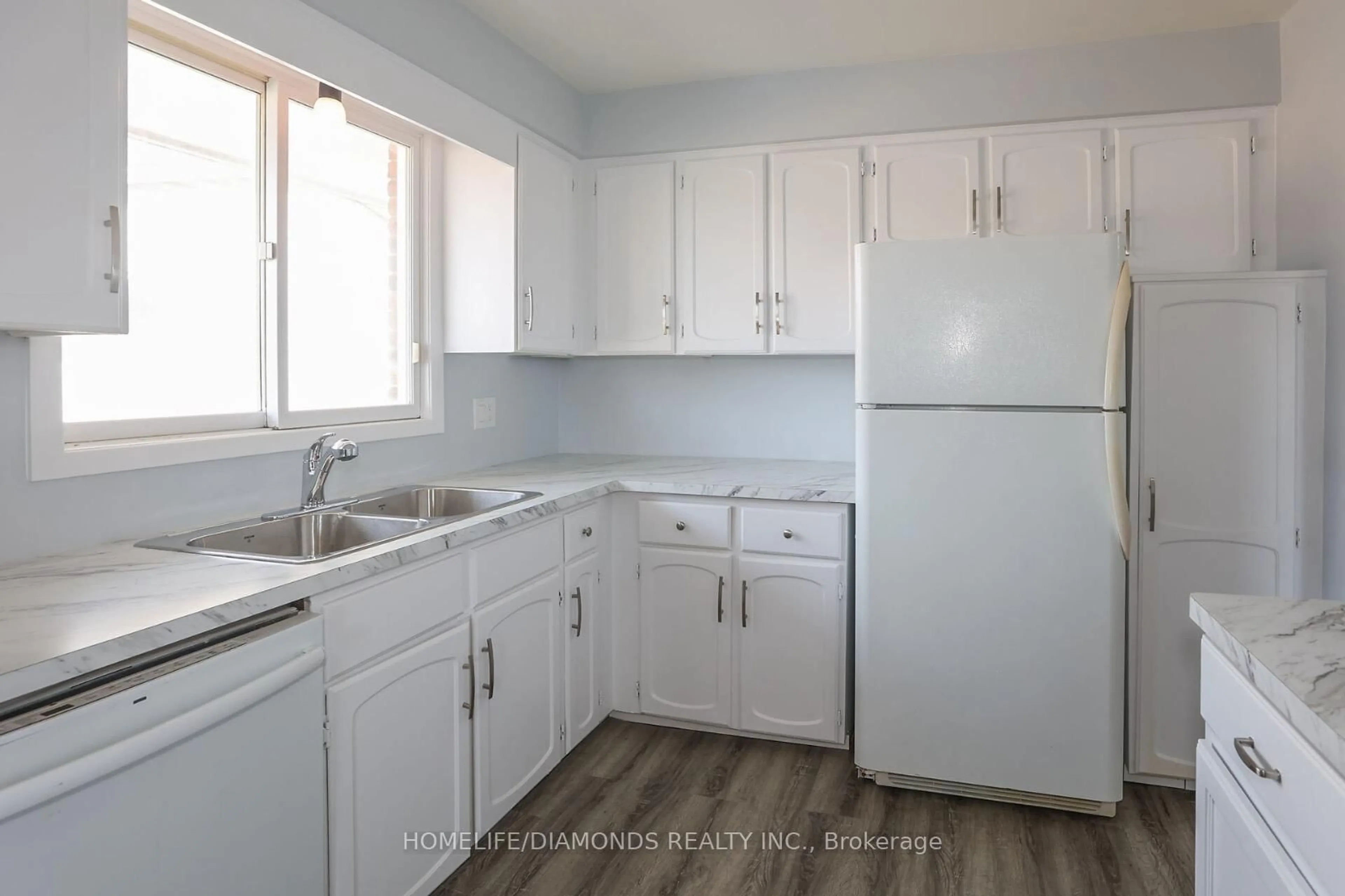 Standard kitchen, unknown for 558 FIRST Ave, Welland Ontario L3C 1Z3