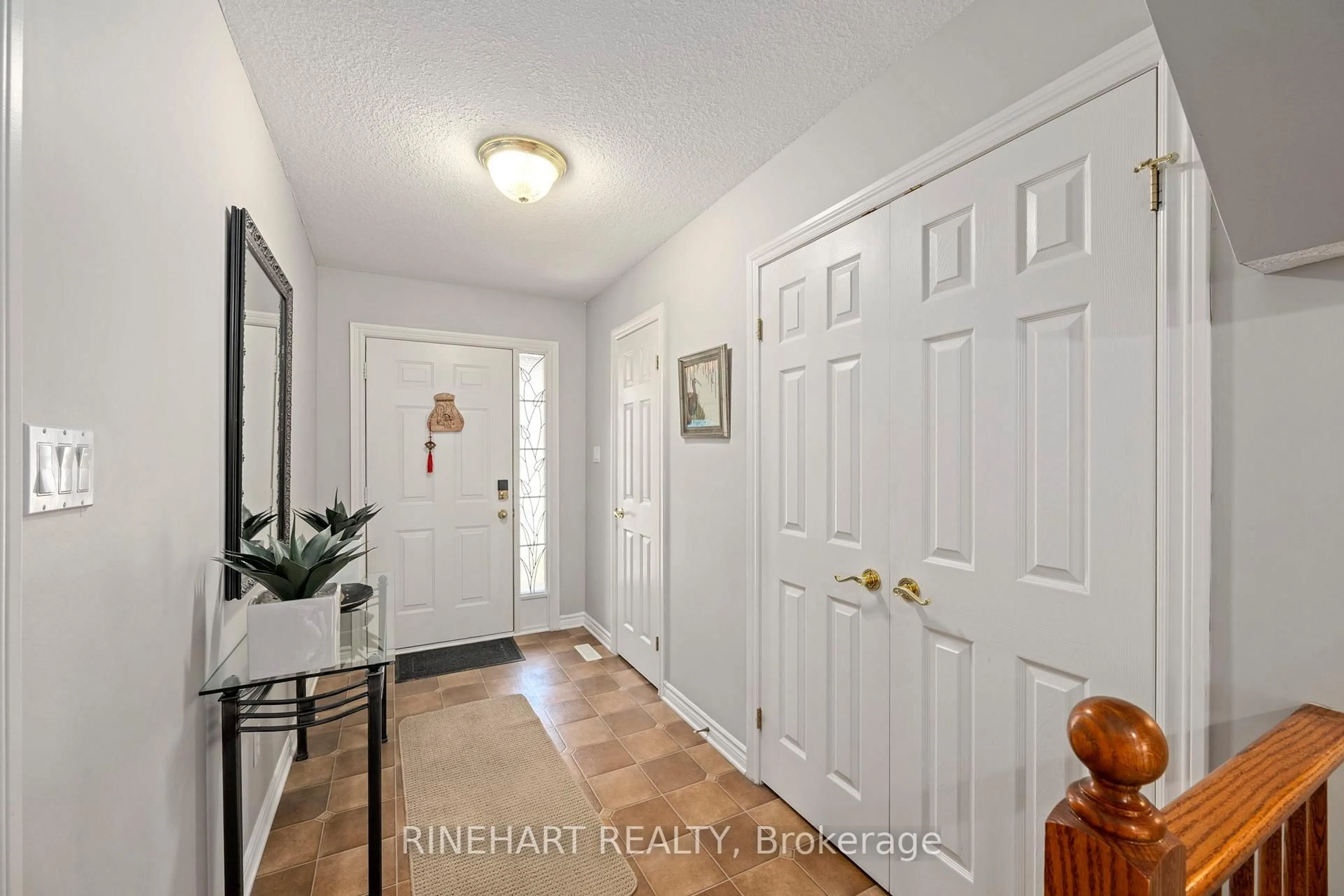 Indoor entryway for 600 Hyde Park Rd #142, London North Ontario N6H 5W8