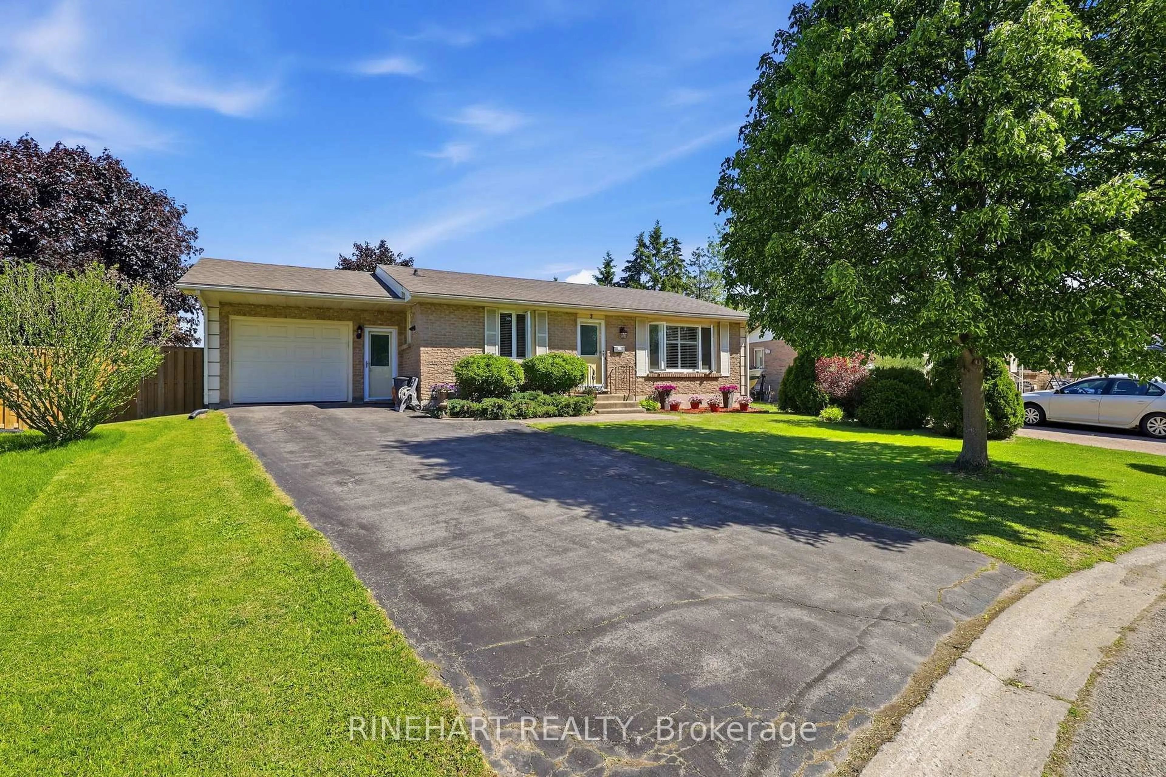 A pic from outside/outdoor area/front of a property/back of a property/a pic from drone, street for 3 Greenfield Crt, London South Ontario N6E 1K9