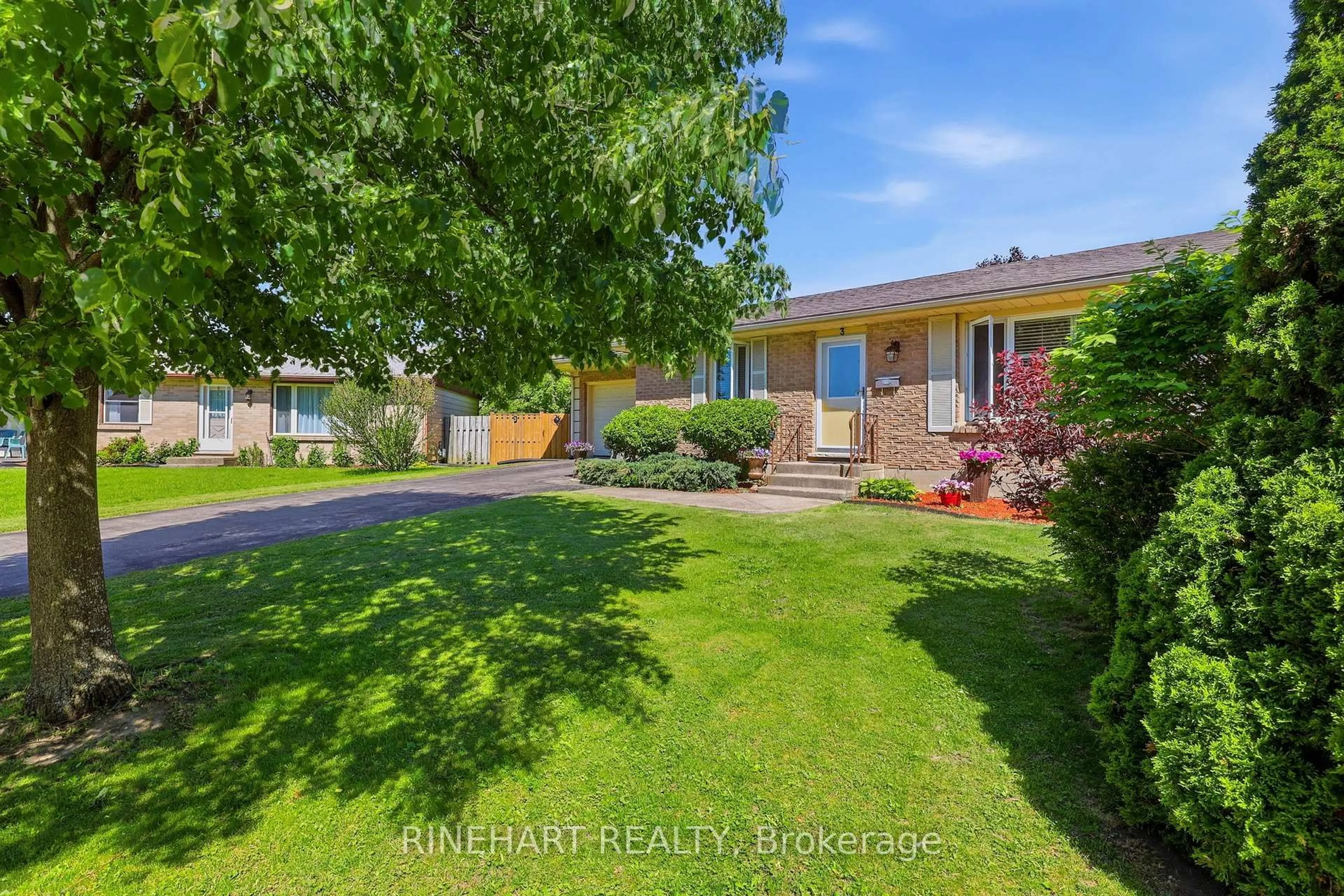 A pic from outside/outdoor area/front of a property/back of a property/a pic from drone, street for 3 Greenfield Crt, London South Ontario N6E 1K9