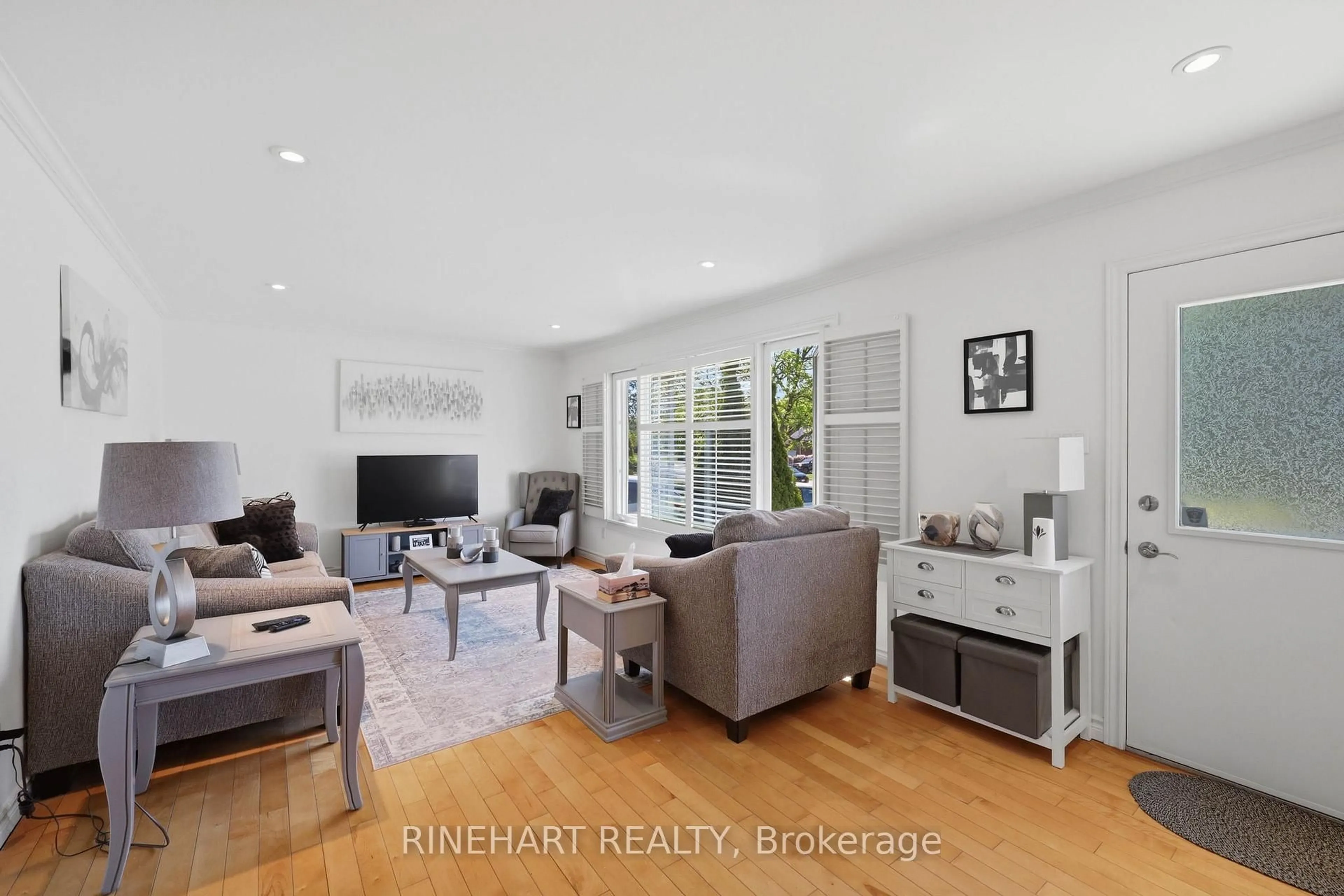 Living room with furniture, unknown for 3 Greenfield Crt, London South Ontario N6E 1K9