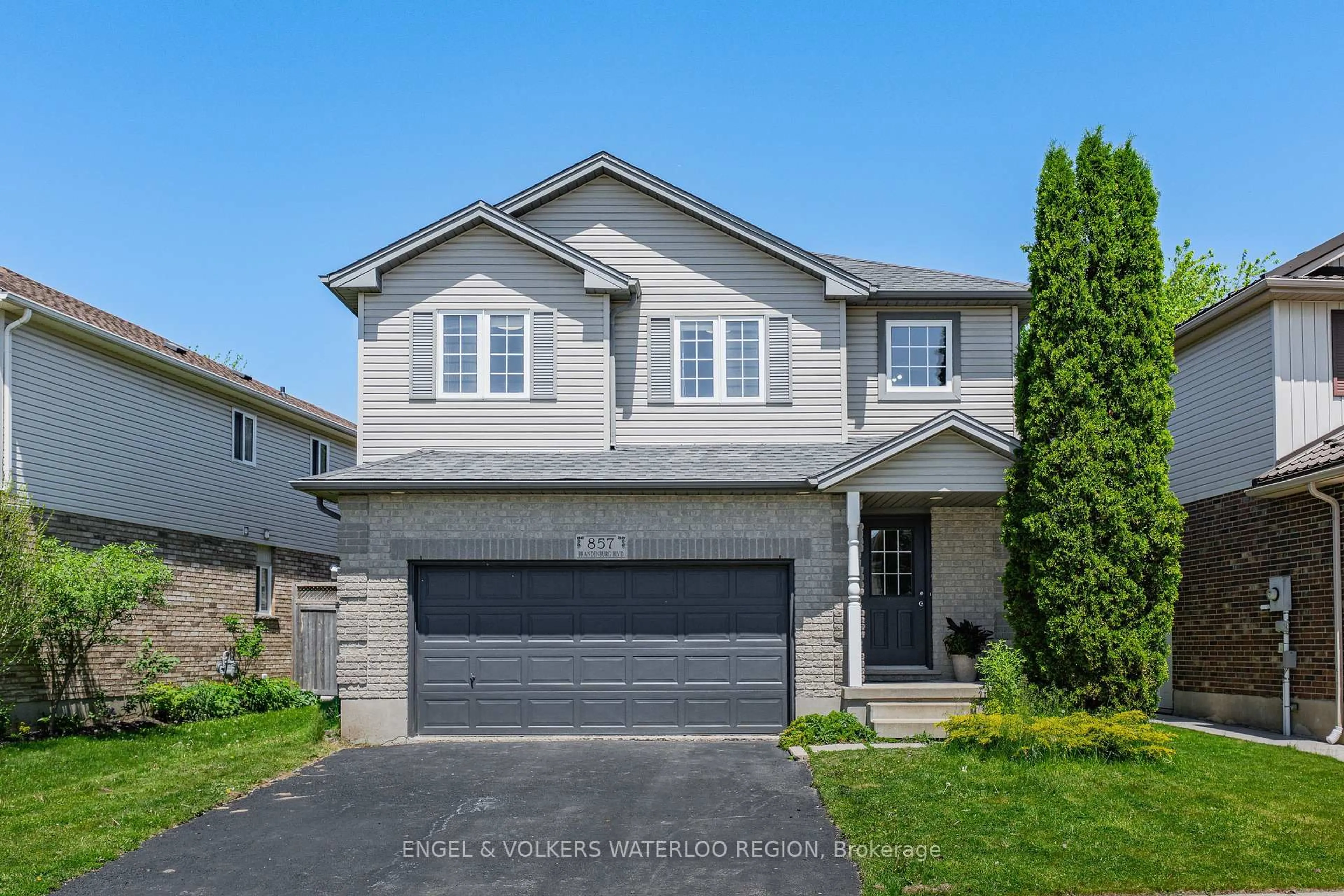 Home with vinyl exterior material, street for 857 Brandenburg Blvd, Waterloo Ontario N2T 2X6