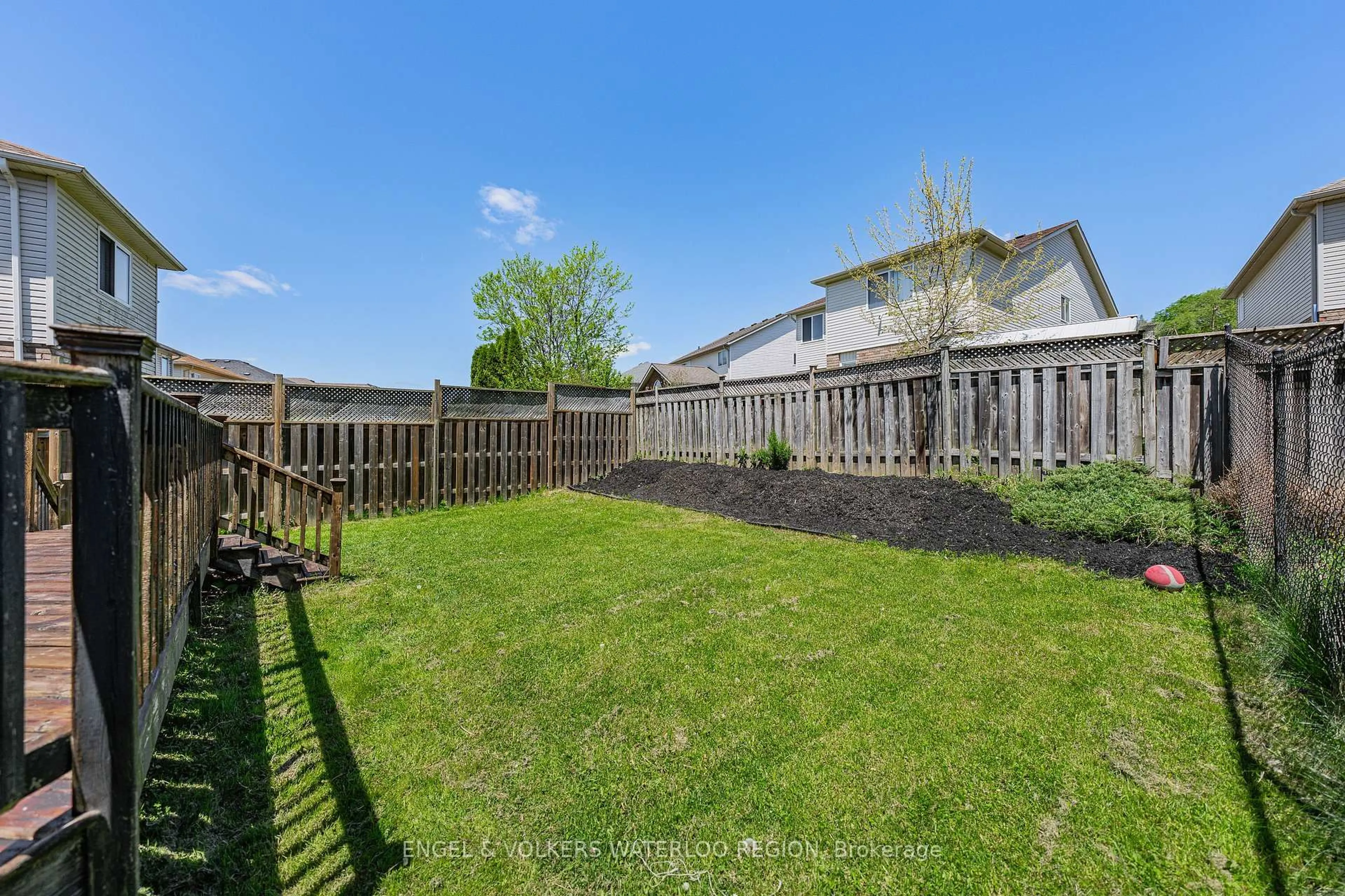 A pic from outside/outdoor area/front of a property/back of a property/a pic from drone, unknown for 857 Brandenburg Blvd, Waterloo Ontario N2T 2X6