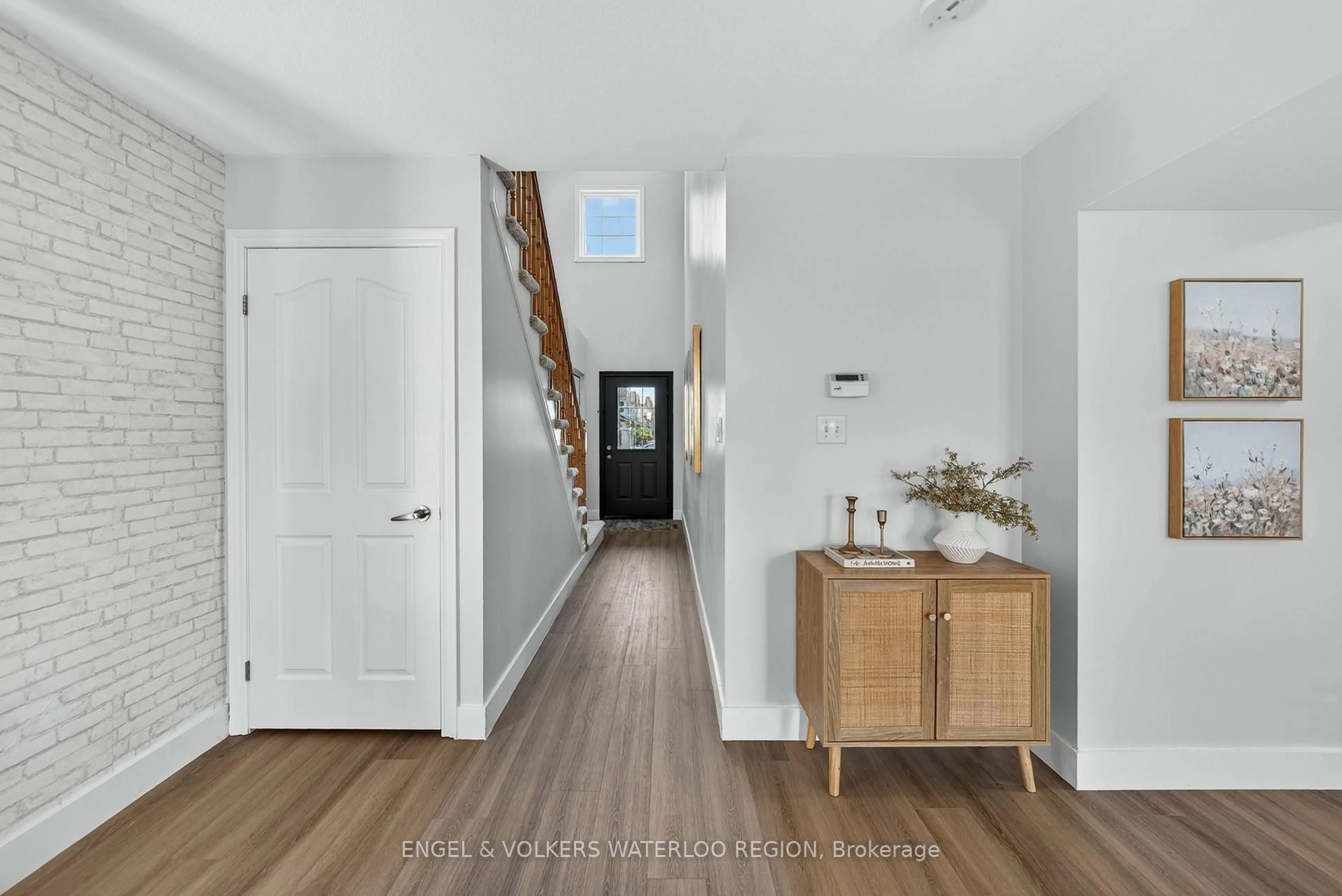 Indoor entryway for 857 Brandenburg Blvd, Waterloo Ontario N2T 2X6
