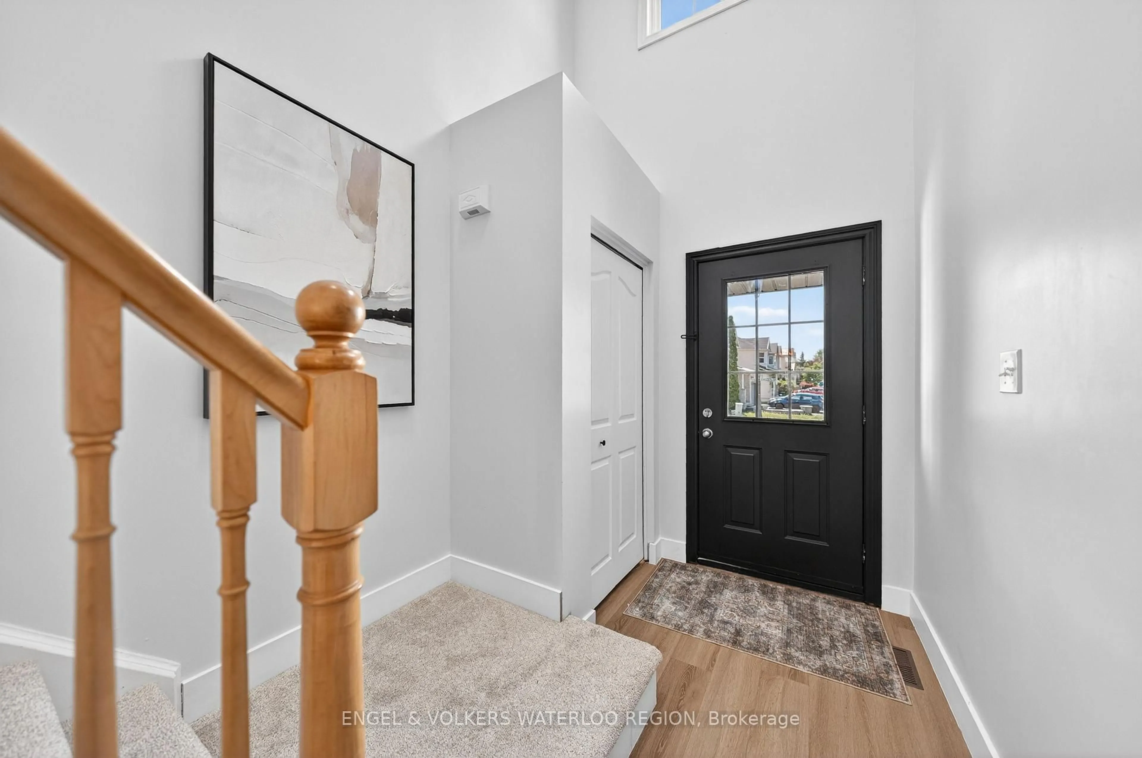 Indoor entryway for 857 Brandenburg Blvd, Waterloo Ontario N2T 2X6