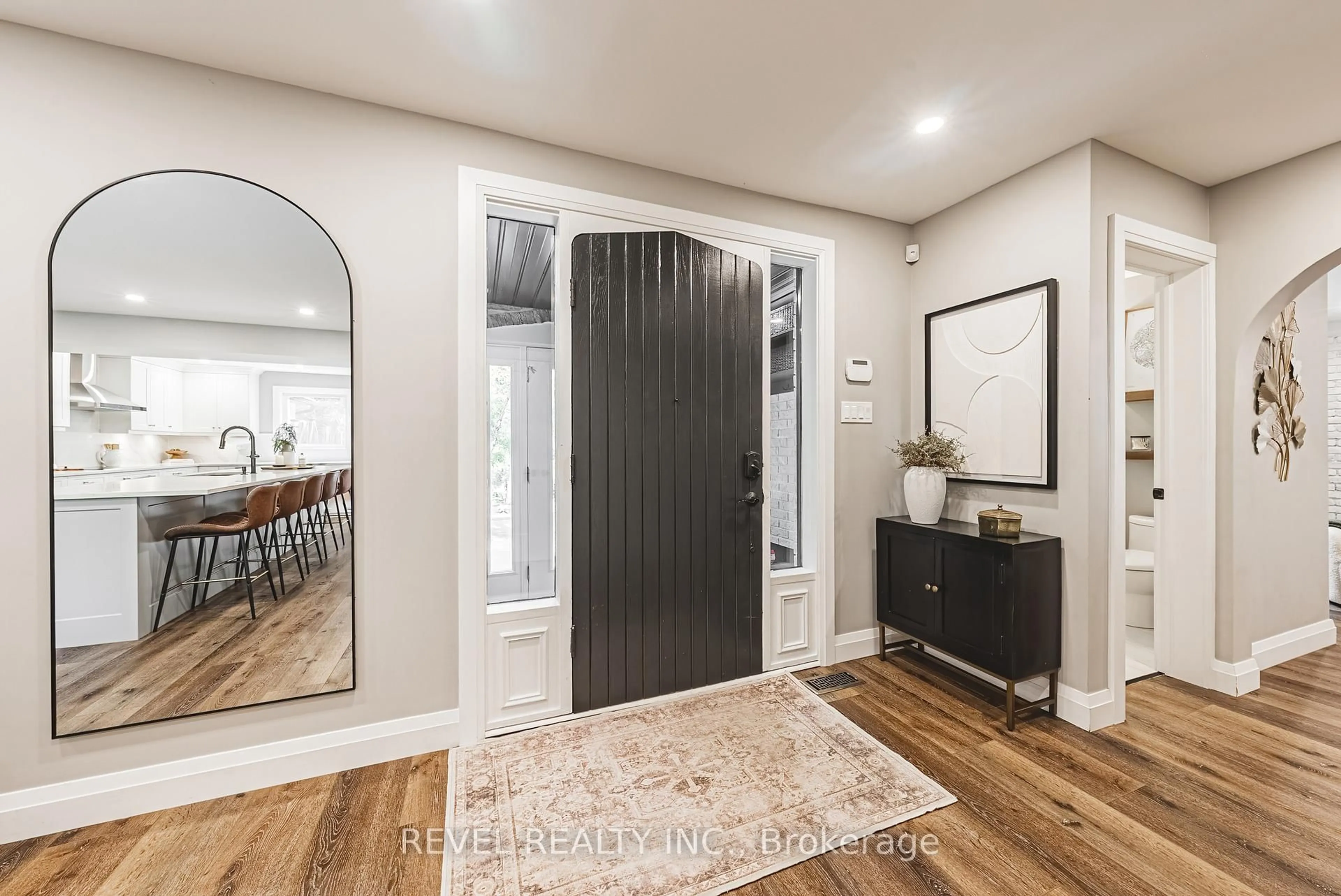 Indoor entryway for 45 Golf Club Rd, Hamilton Ontario L0R 1P0